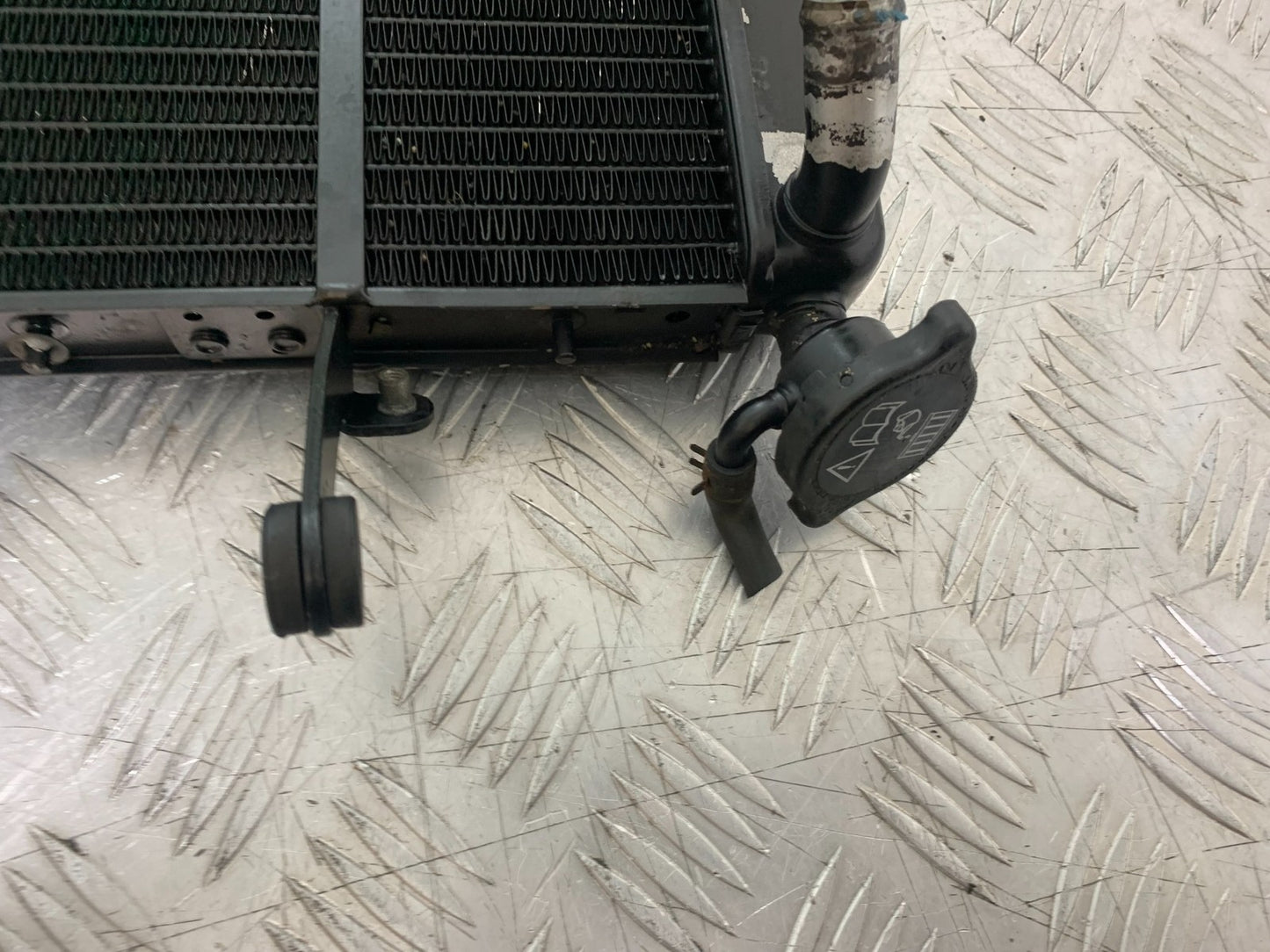 TRIUMPH 1050 SPRINT ST RADIATOR  2003-2011 (CMB1285)