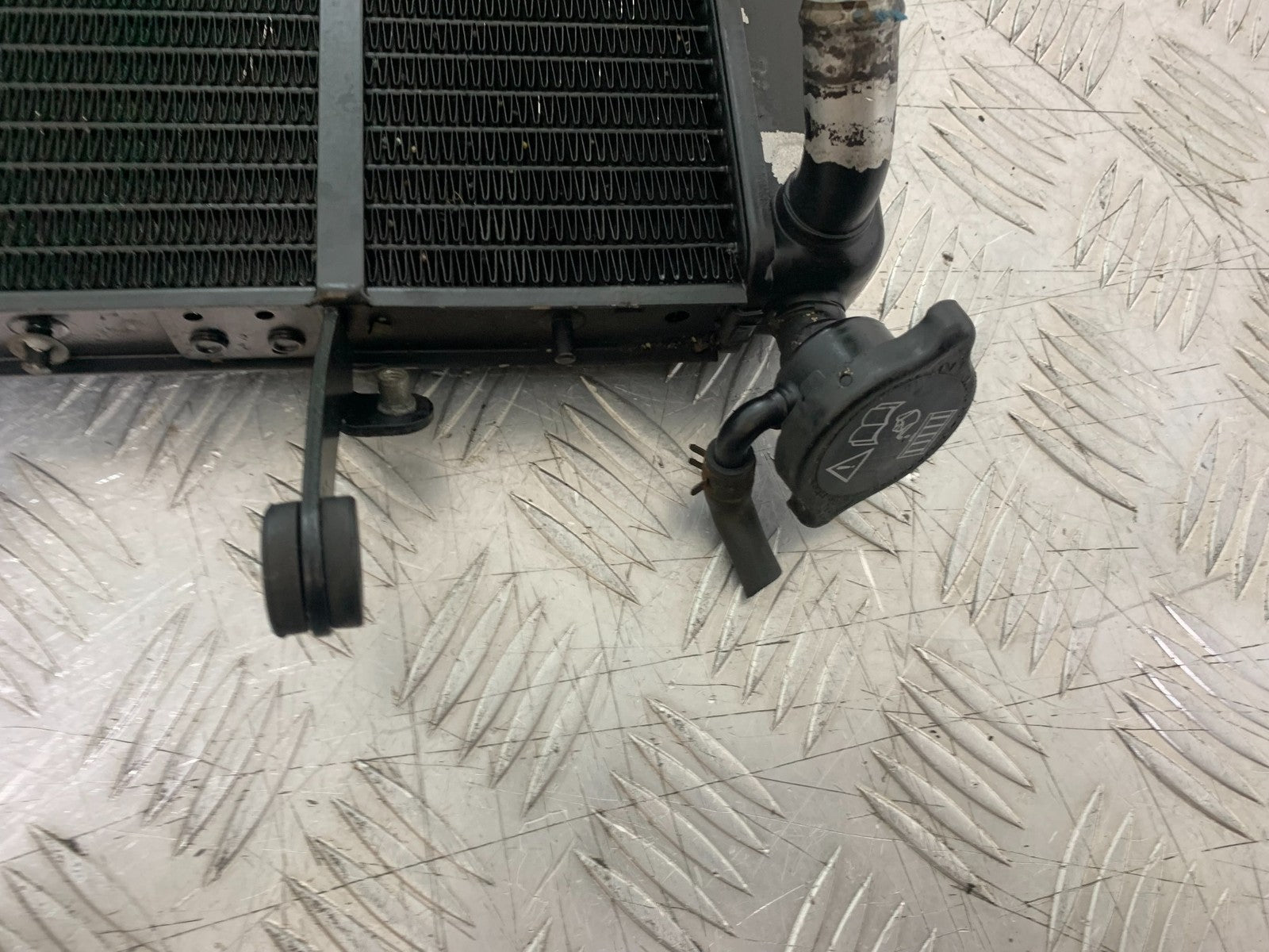 TRIUMPH 1050 SPRINT ST RADIATOR  2003-2011 (CMB1285)