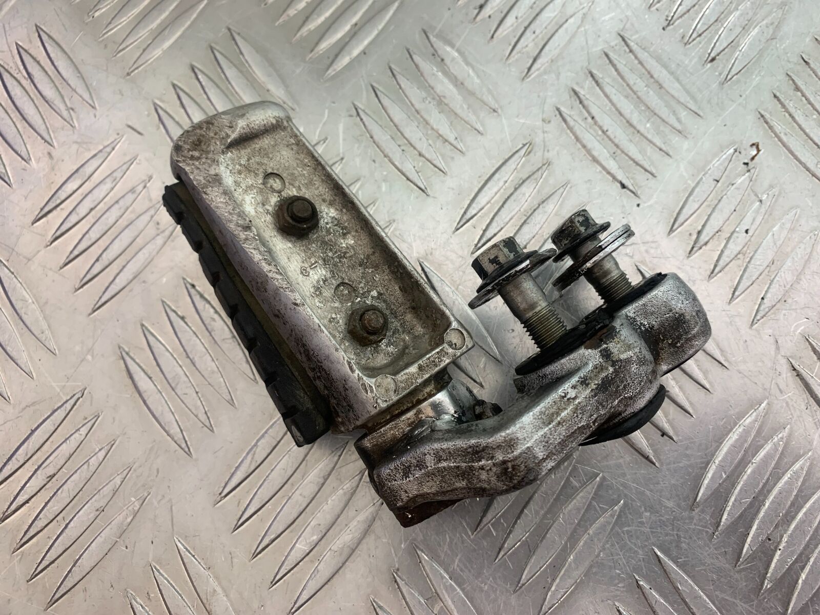 YAMAHA XV535 XV 535 VIRAGO FRONT LEFT FOOTPEG YEAR 1994-02 (CMB1044)