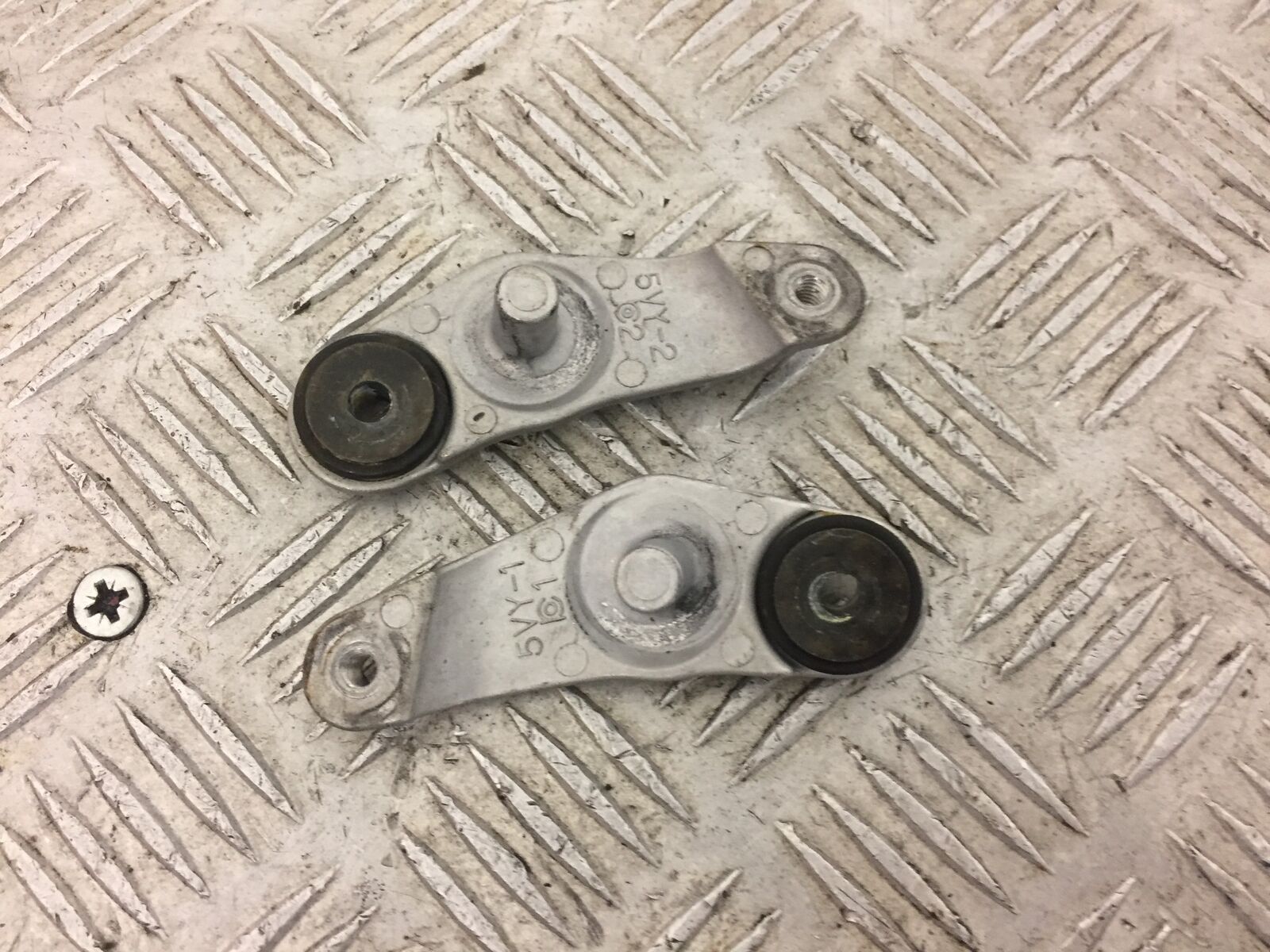 YAMAHA YZF R1 TANK BRACKETS  2007