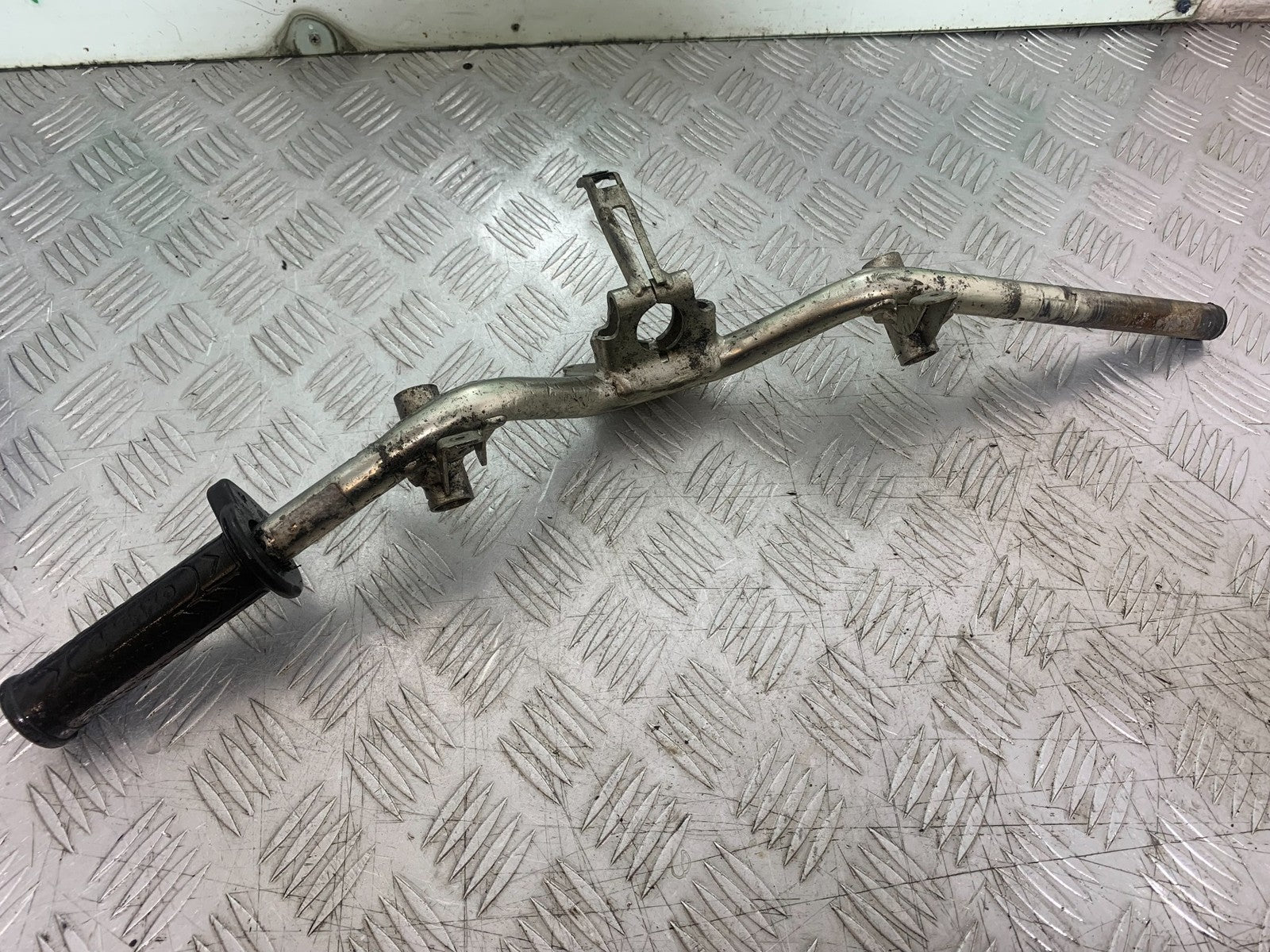 PIAGGIO VESPA GTS 125 HANDLEBARS   YEAR 2009-2014  (CMB1261)