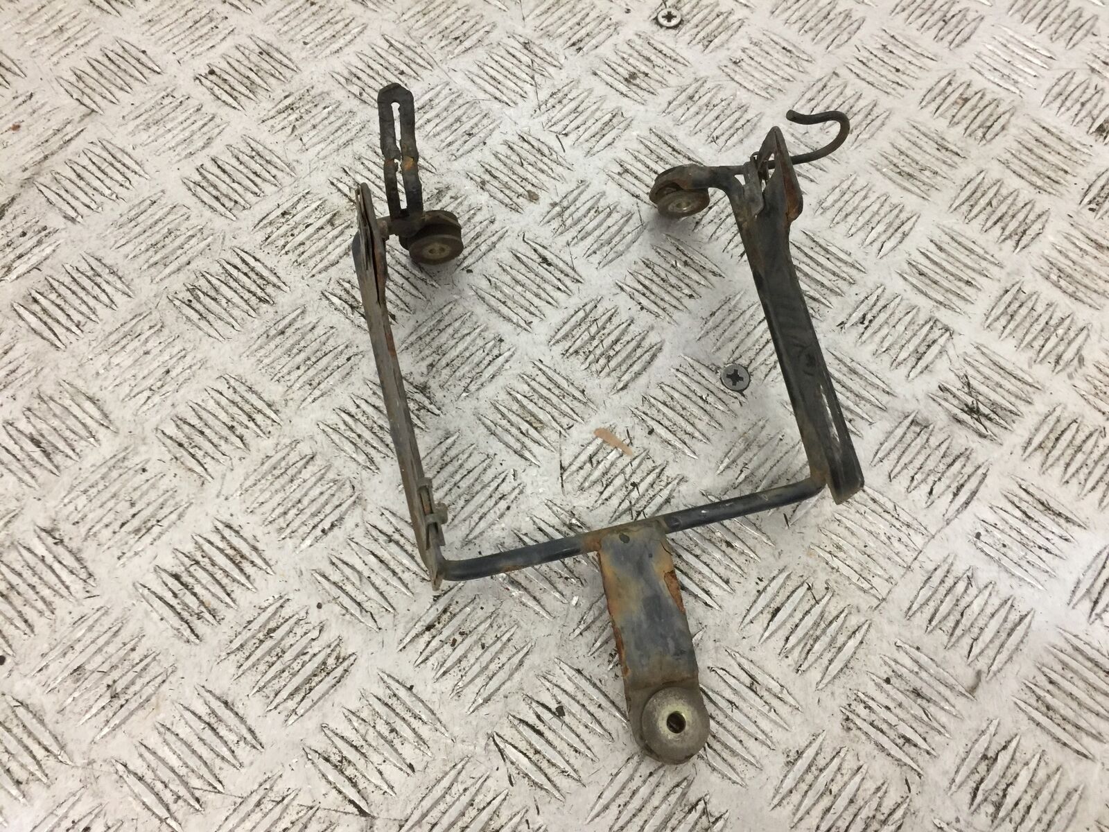 MOTORINI SMR 125 CLOCK BRACKET YEAR 2016  (STOCK 762)