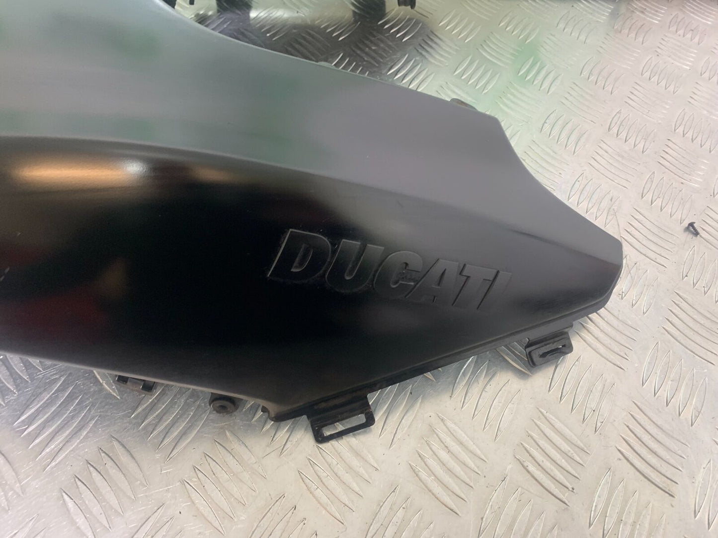 DUCATI DIAVEL 1200 PETROL TANK COVER   YEAR 2014-17 (CMB1054)