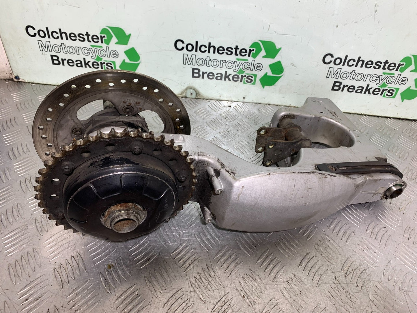 TRIUMPH 955I SPRINT RS SWINGARM  YEAR 1999-03 (CMB1313)