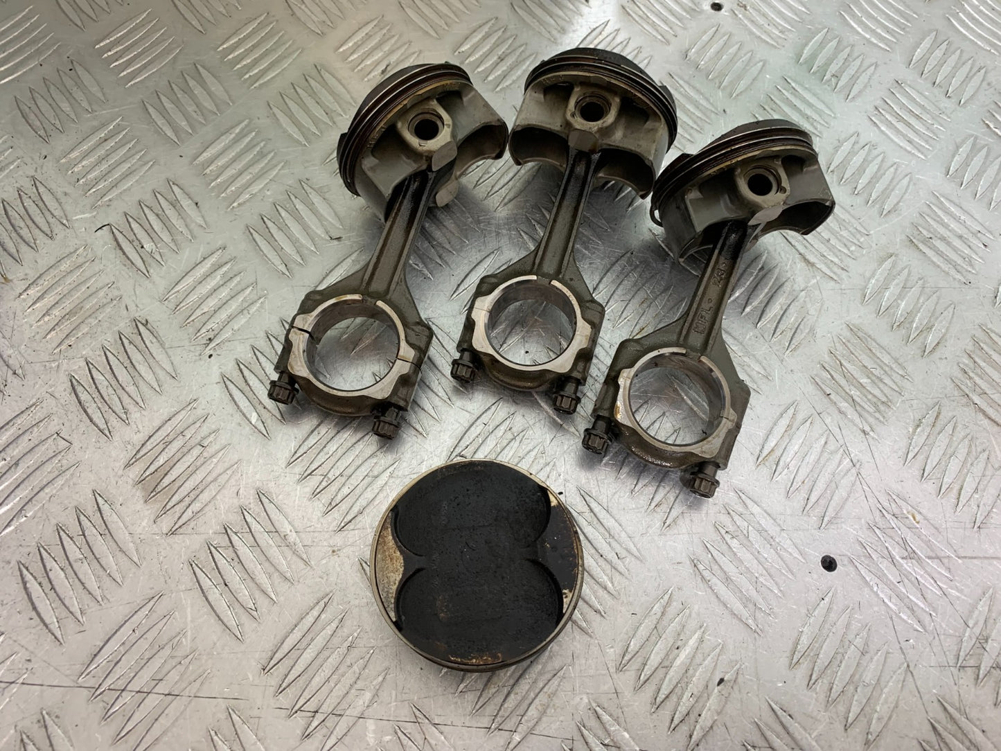 HONDA CBR1000 RR BARRELS AND PISTONS  YEAR 2008-2011  (CMB1330)