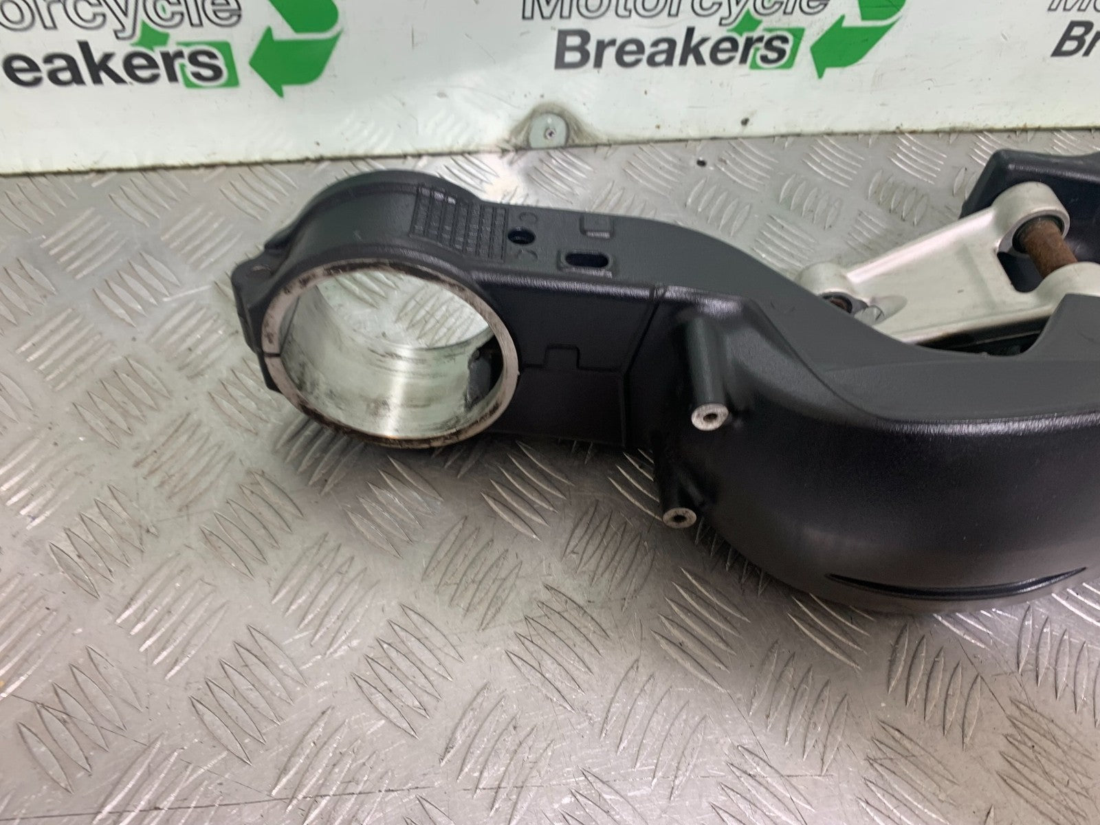 TRIUMPH 1050 SPEED TRIPLE SWINGARM  YEAR 2005-2007 (CMB1322)