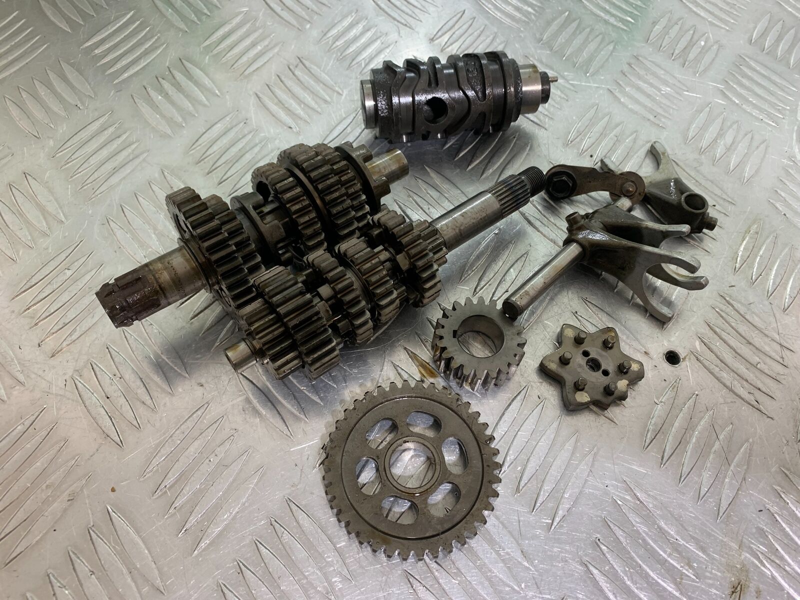 HONDA CBR125 CBR 125 GEARBOX YEAR 2004-06  (CMB1040)