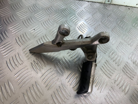 HONDA CBR500R CBR 500 R FRONT RIGHT HANGER AND PEG   YEAR 2016 (CMB1066)