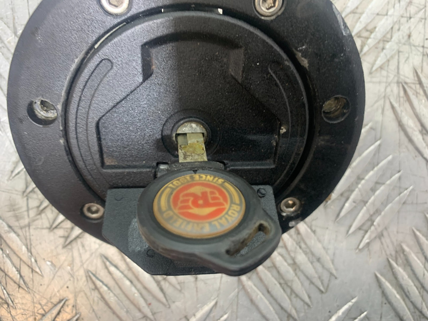 ROYAL ENFIELD HIMALAYAN 411 PETROL CAP AND KEY  YEAR 2018-2023 (CMB1322)