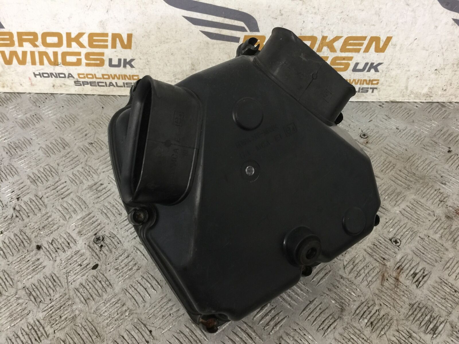 HONDA GL1800 GL 1800 AIR BOX  YEAR 2004-10 ABS (STOCK 890)