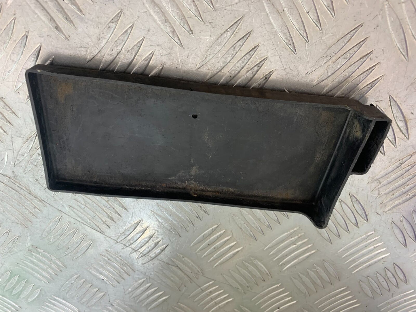YAMAHA XS1100 MIDNIGHT SPECIAL BATTERY BOX RUBBER   YEAR 1980-1982 (CMB1122)