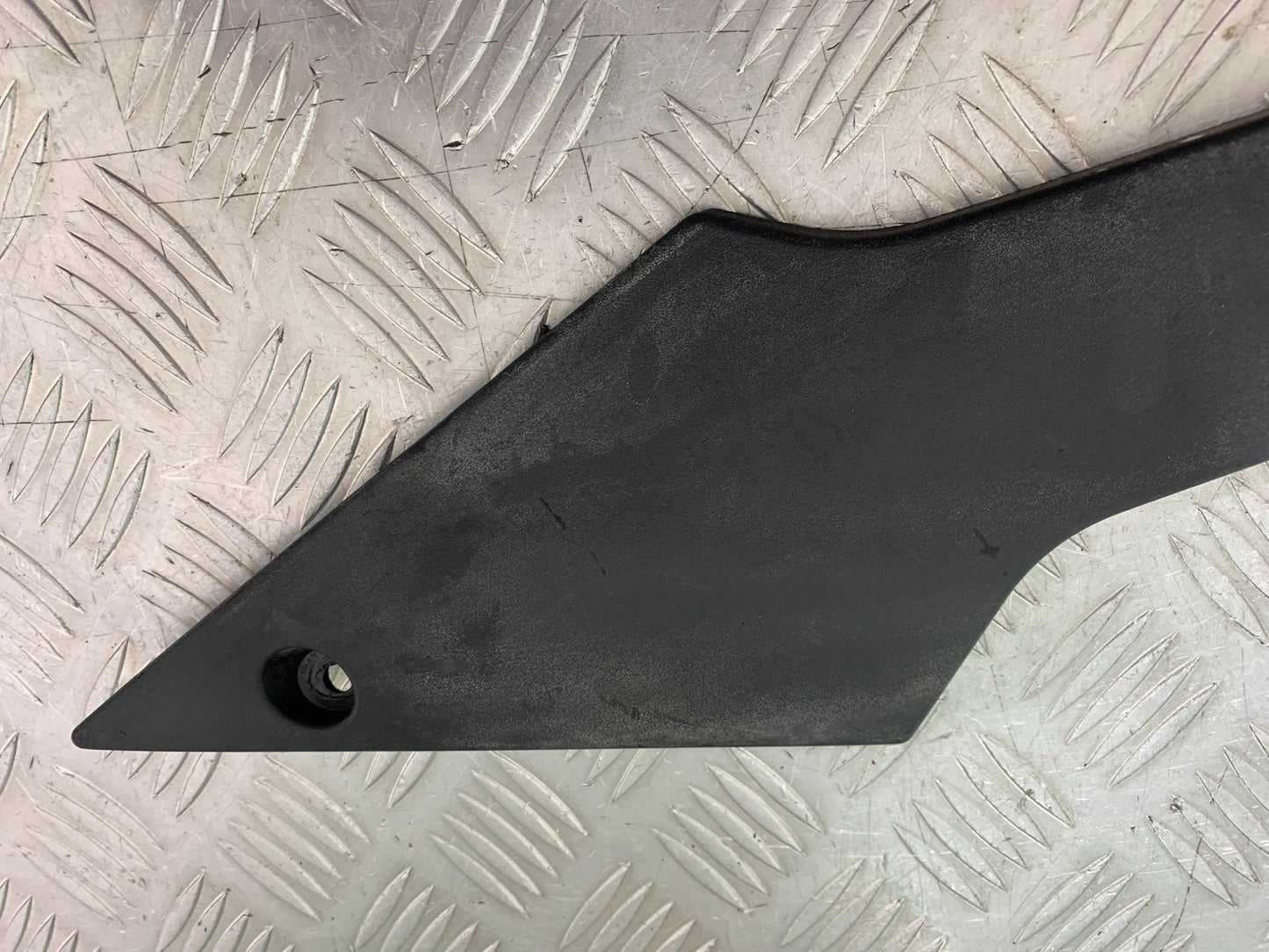 TRIUMPH 955i DAYTONA INFILL PANEL YEAR 2002-2006 (CMB1229)