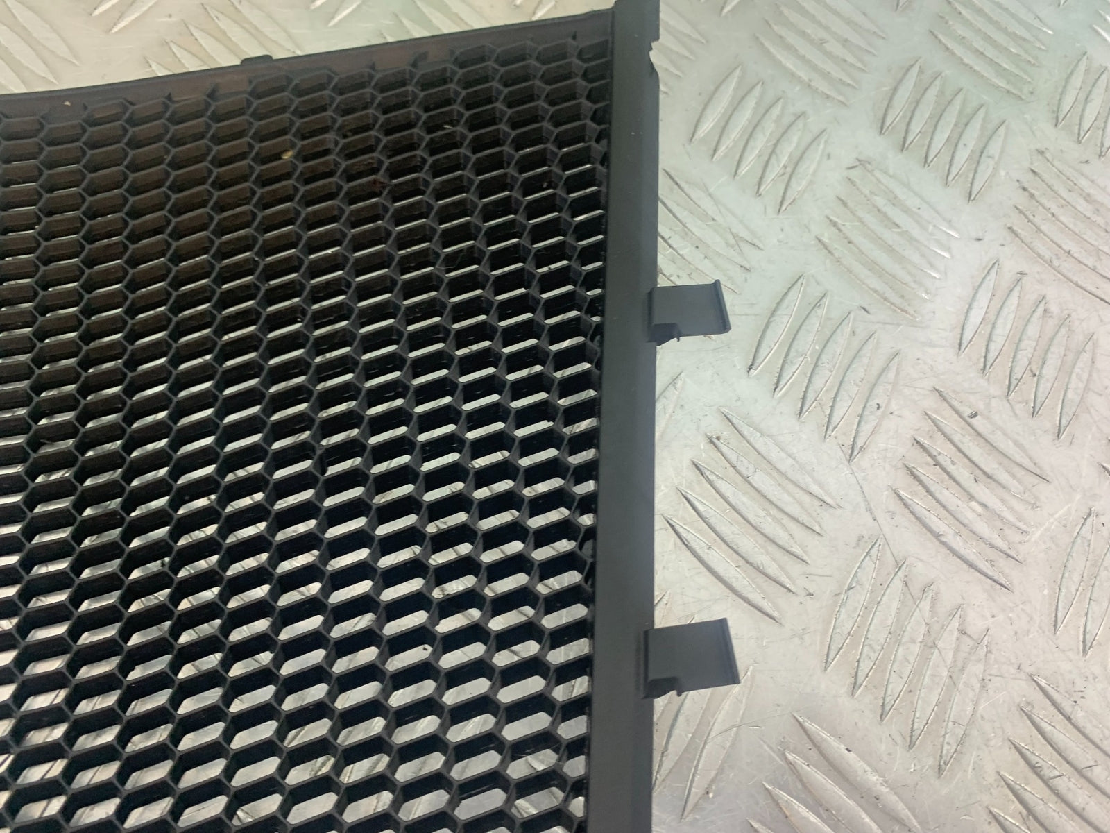 BMW M1000 R RADIATOR GRILL YEAR 2023-2024 (CMB1140)