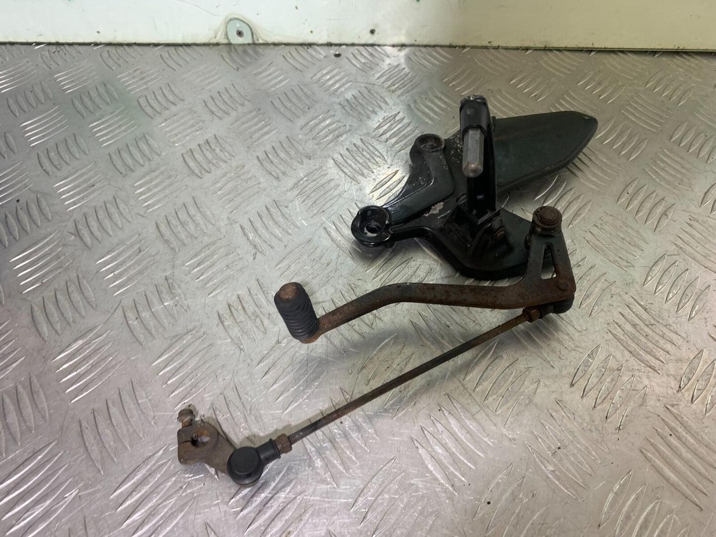 SUZUKI SV650 X SV 650 X FRONT LEFT HANGER YEAR 2018-2022  (CMB1081)