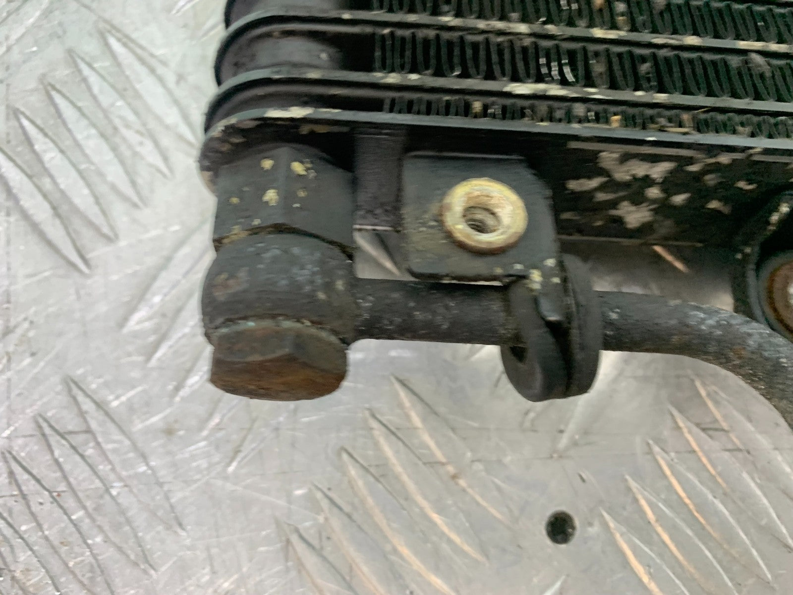 TRIUMPH TROPHY 900 OIL COOLER AND LINES YEAR 1991-95 (CMB1251)