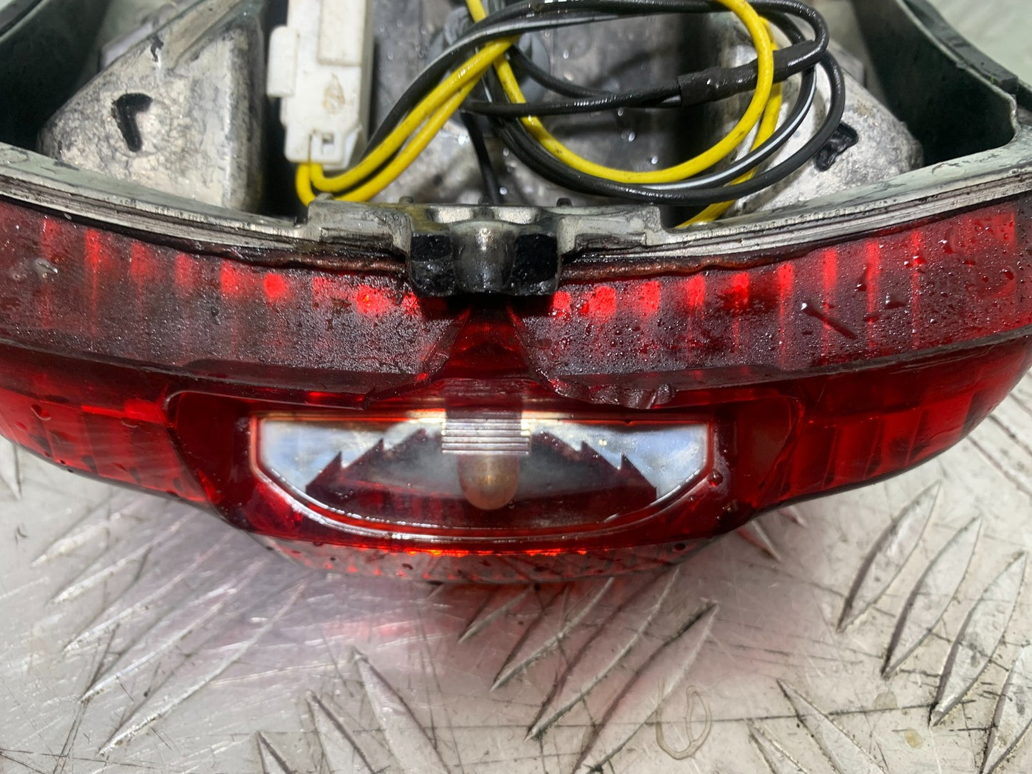 PIAGGIO VESPA GTS 125 REAR LIGHT   YEAR 2009-2014  (CMB1261)