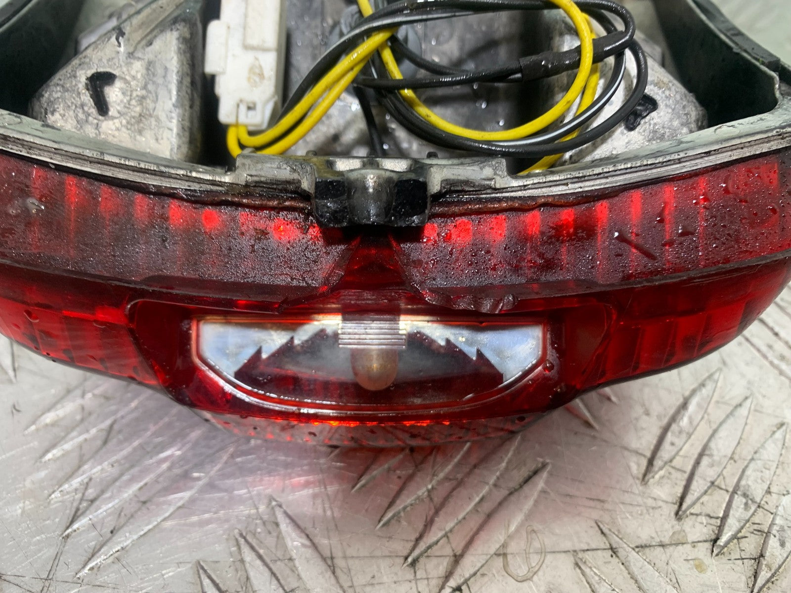 PIAGGIO VESPA GTS 125 REAR LIGHT   YEAR 2009-2014  (CMB1261)