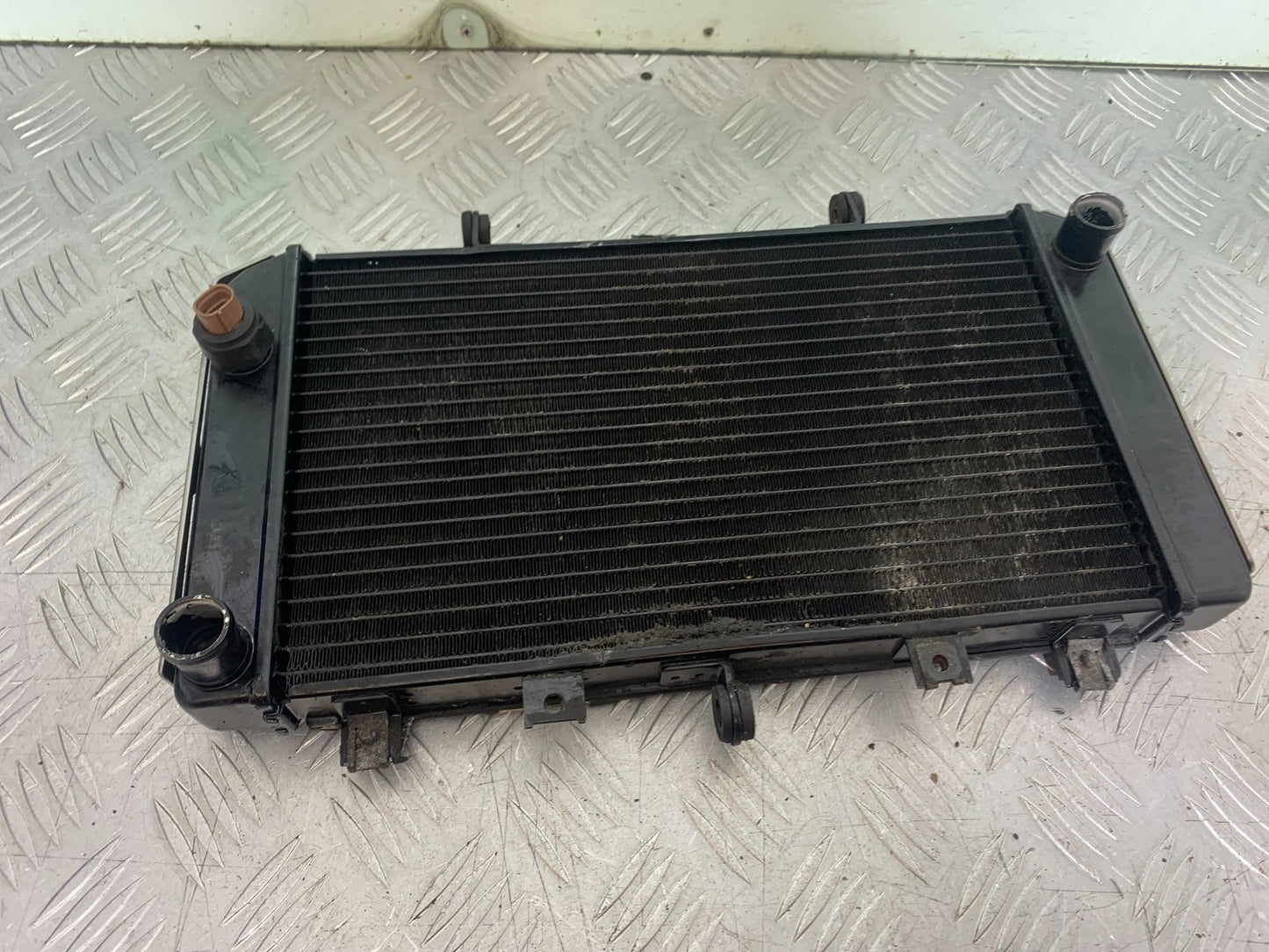 KAWASAKI Z750 Z 750 RADIATOR YEAR 2004-2006  (CMB1234)