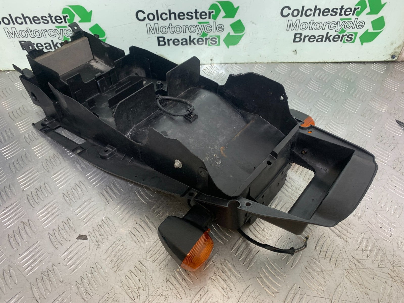 YAMAHA YZF R1 4XV REAR MUDGUARD AND INDICATORS  YEAR 1998-99 (CMB1291)