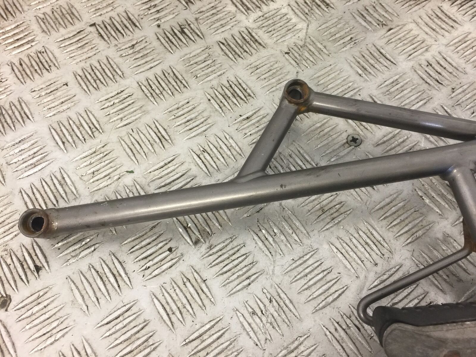 KAWASAKI 650 VERSYS RIGHT REAR HANGER AND PEG  YEAR 2011 (STOCK 478) ABS