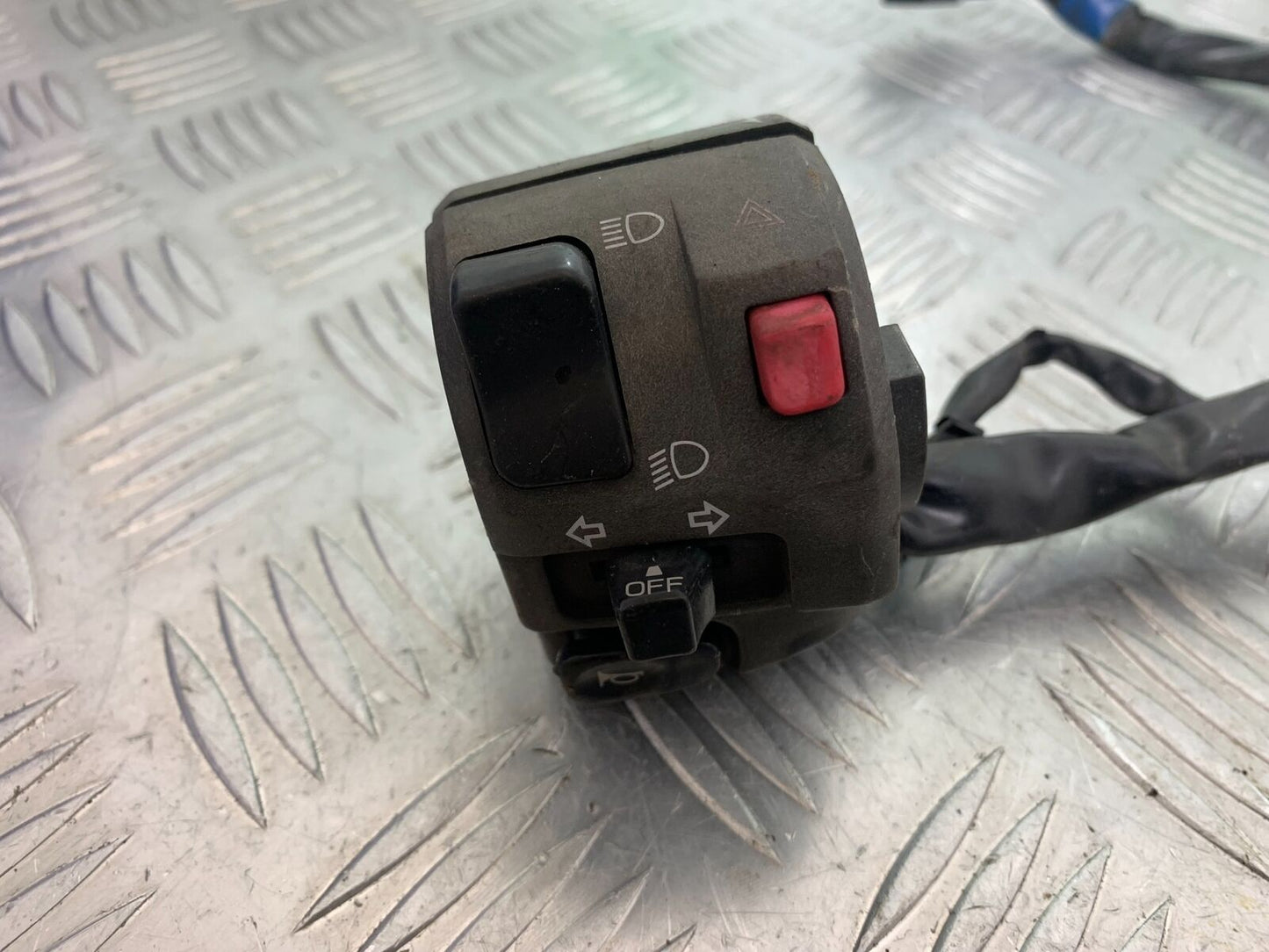 KAWASAKI Z750 Z 750 LEFT SWITCH GEAR  YEAR 2004-2006  (CMB1104)