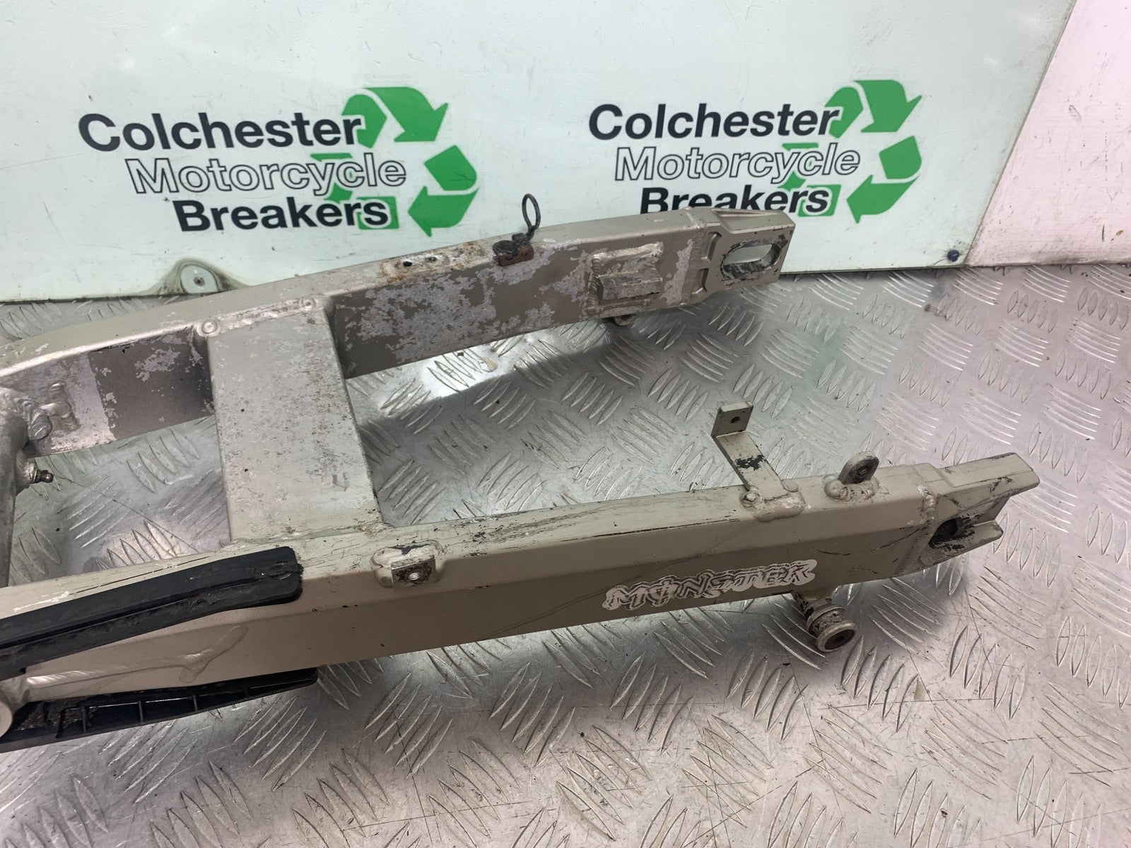 KAWASAKI ZX9R ZX9 E1 SWINGARM  YEAR 2000-01 (CMB1171)
