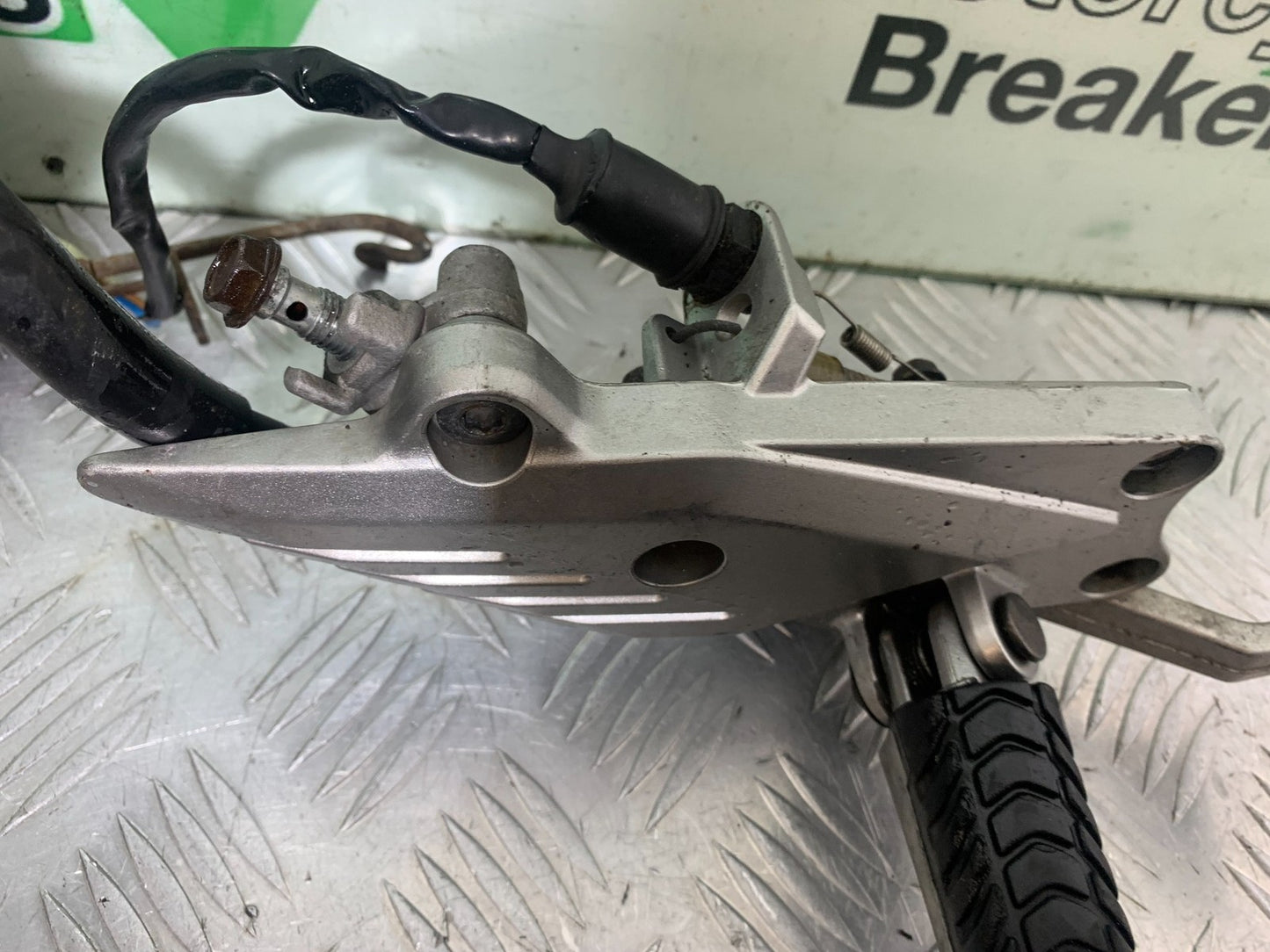 KAWASAKI GTR1400 GTR 1400 FRONT RIGHT HANGER  YEAR 2007-2009 (CMB1306)