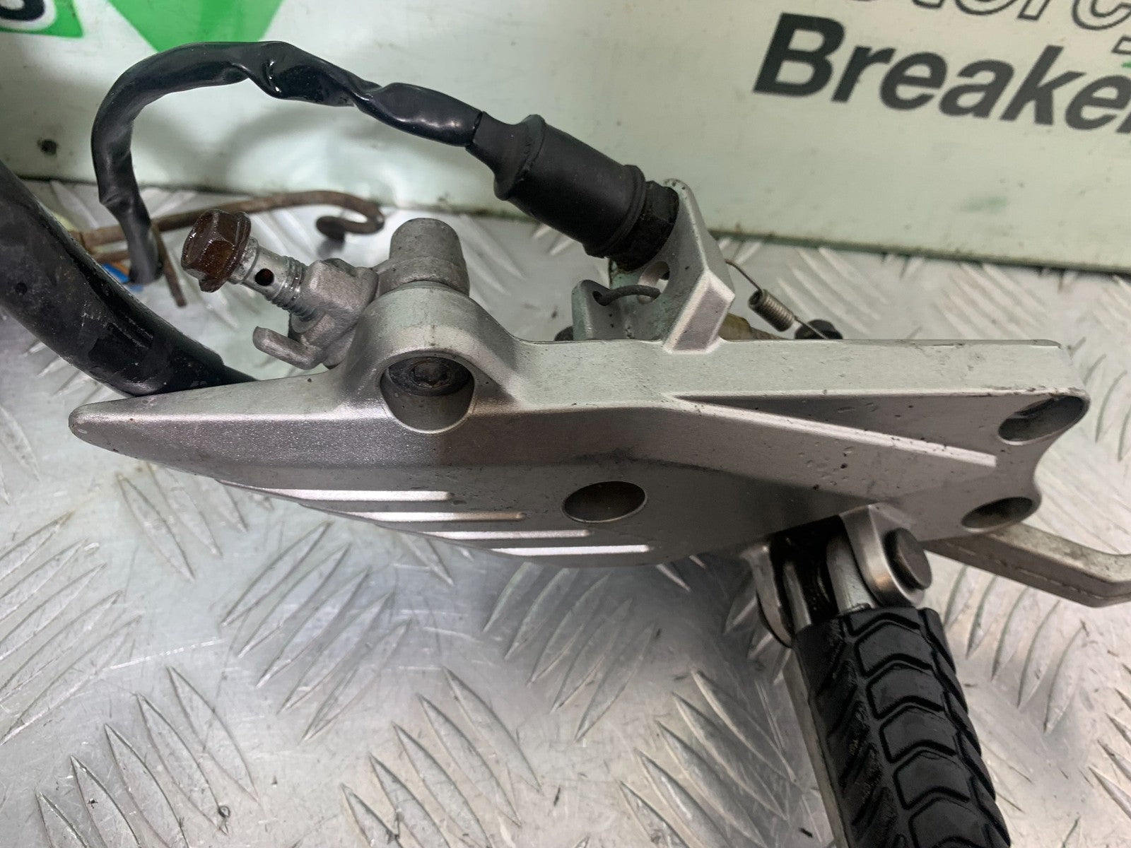 KAWASAKI GTR1400 GTR 1400 FRONT RIGHT HANGER  YEAR 2007-2009 (CMB1306)