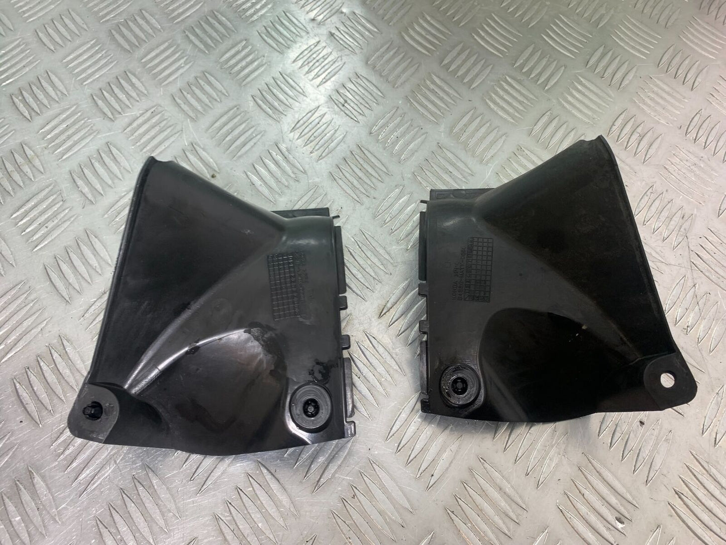 HONDA CBR1100 BLACKBIRD LEFT AND RIGHT INFILL PANELS  YEAR 1999-2005 (CMB1103)