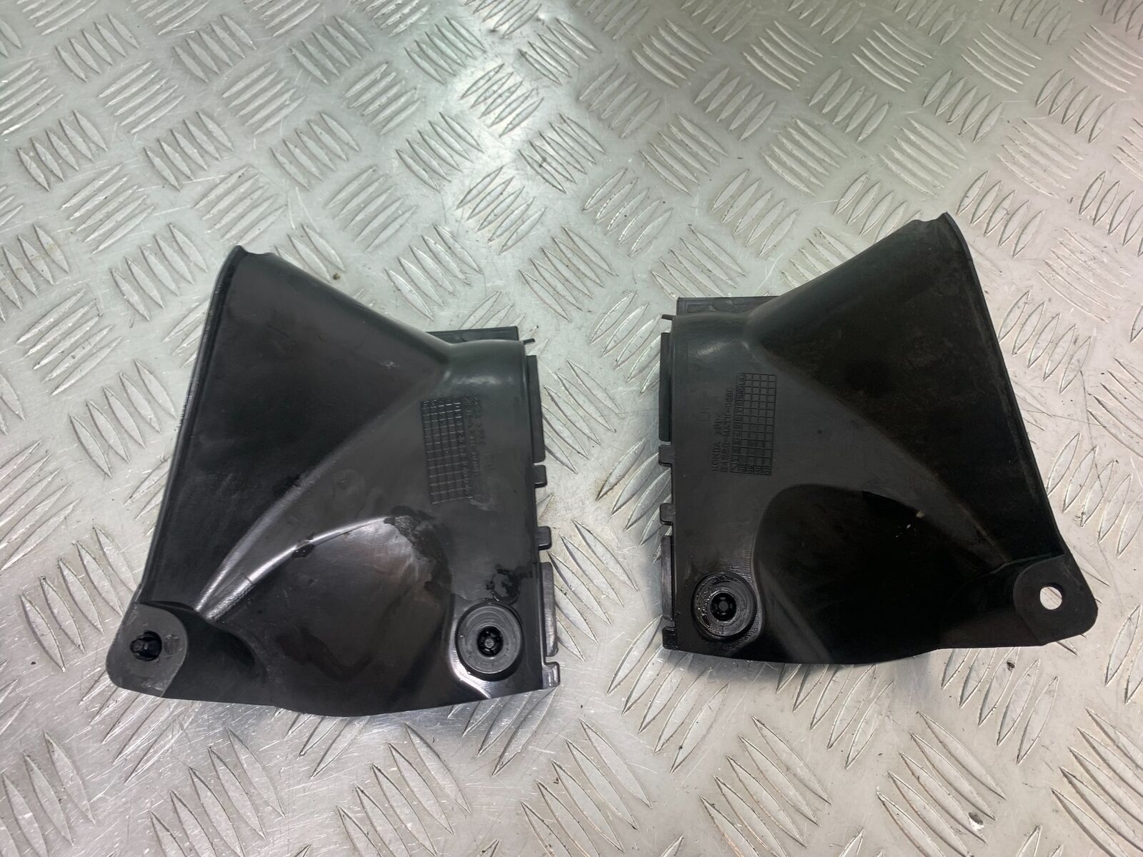 HONDA CBR1100 BLACKBIRD LEFT AND RIGHT INFILL PANELS  YEAR 1999-2005 (CMB1103)