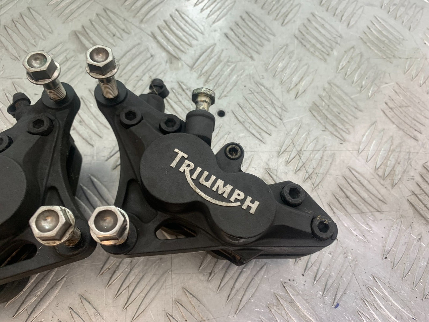 TRIUMPH 955i SPRINT ST FRONT BRAKE CALIPERS  1999-2004 (CMB1176)
