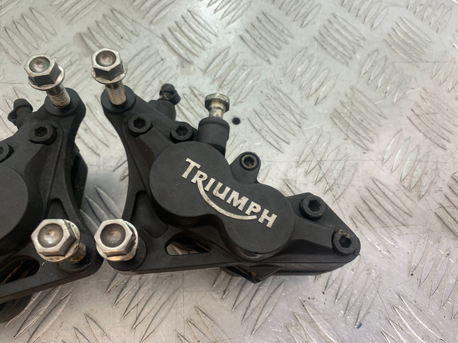 TRIUMPH 955i SPRINT ST FRONT BRAKE CALIPERS  1999-2004 (CMB1176)