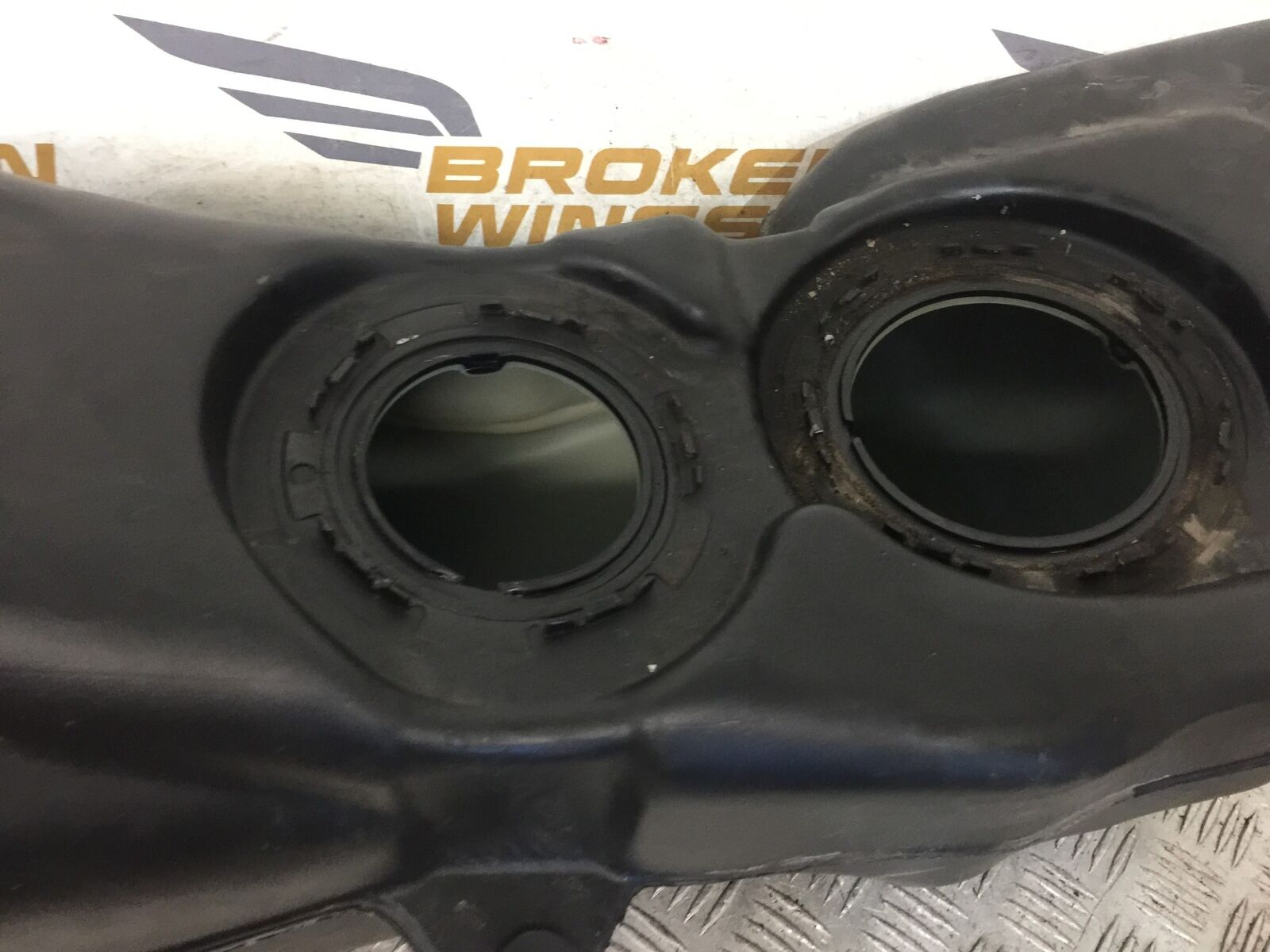 HONDA GL1800 GL 1800 PETROL TANK  YEAR 2004-10 ABS (STOCK 890)