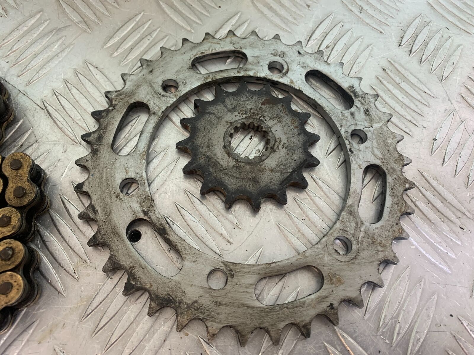 KAWASAKI Z750 ZR750 ZR-7S CHAIN & SPROCKETS (USED) YEAR 1999-05 (CMB1135)
