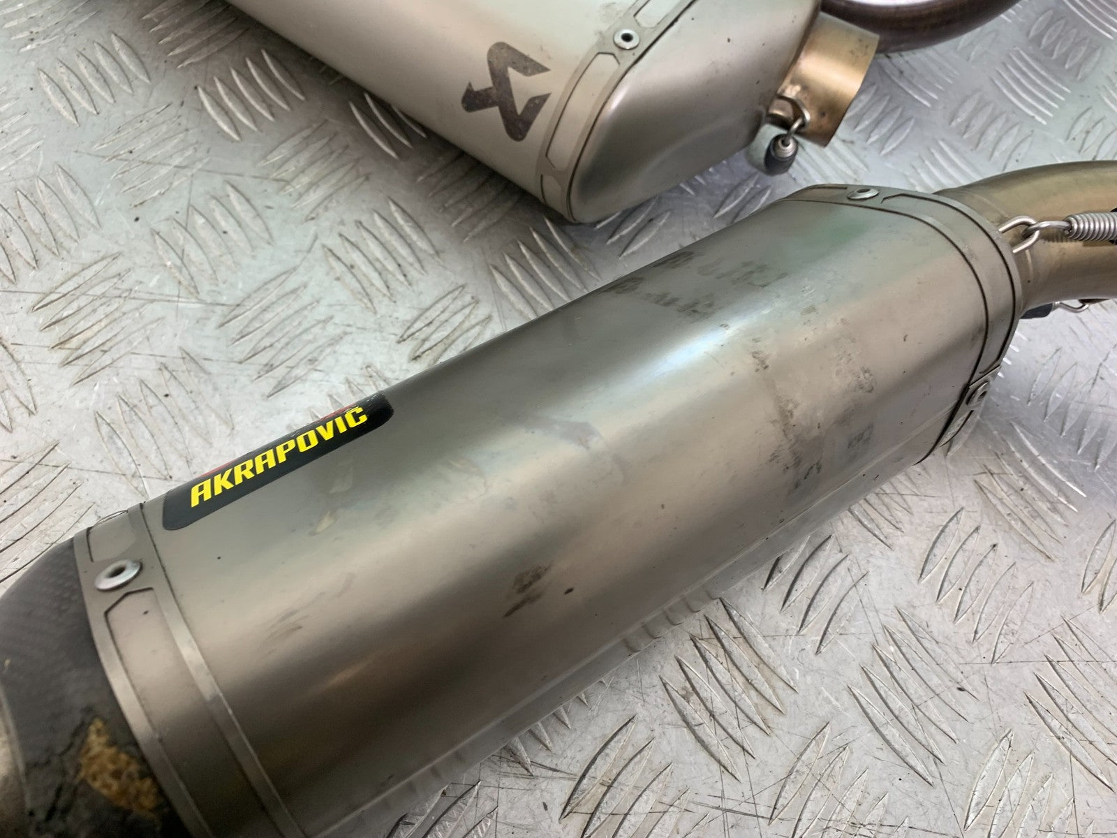 KTM 690 DUKE R LC4 AKRAPOVIC FULL EXHAUST SYSTEM YEAR 2012-2015  (CMB1180)