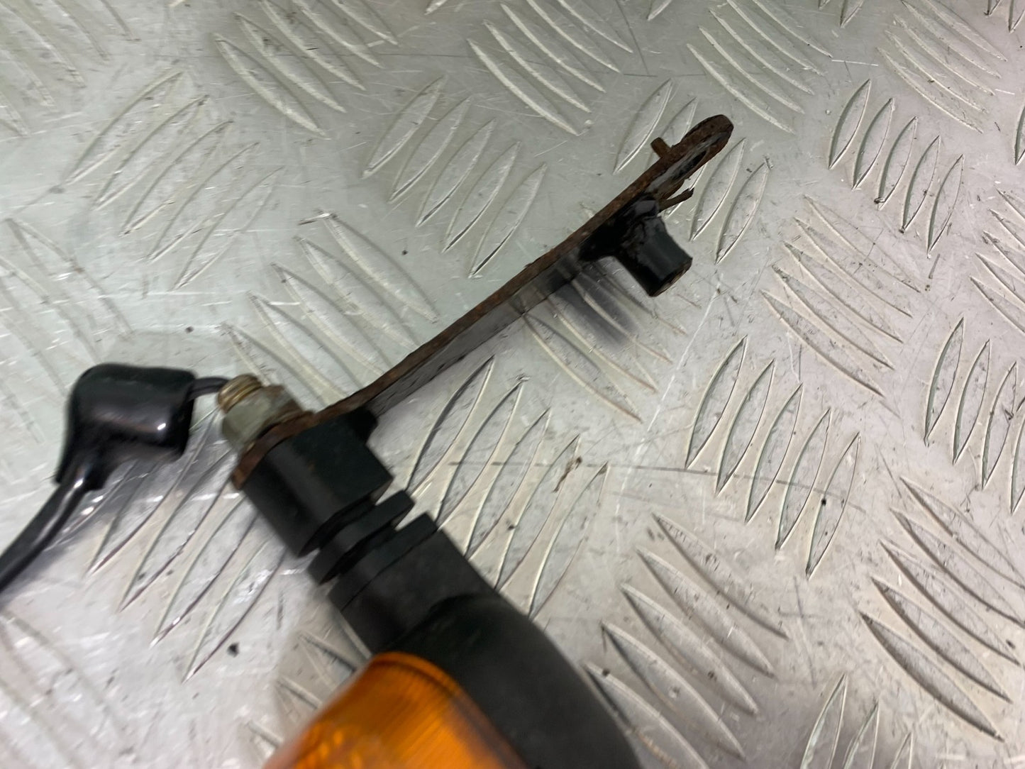 TRIUMPH 955i SPRINT ST REAR INDICATOR   YEAR 1999-04 (CMB1230)