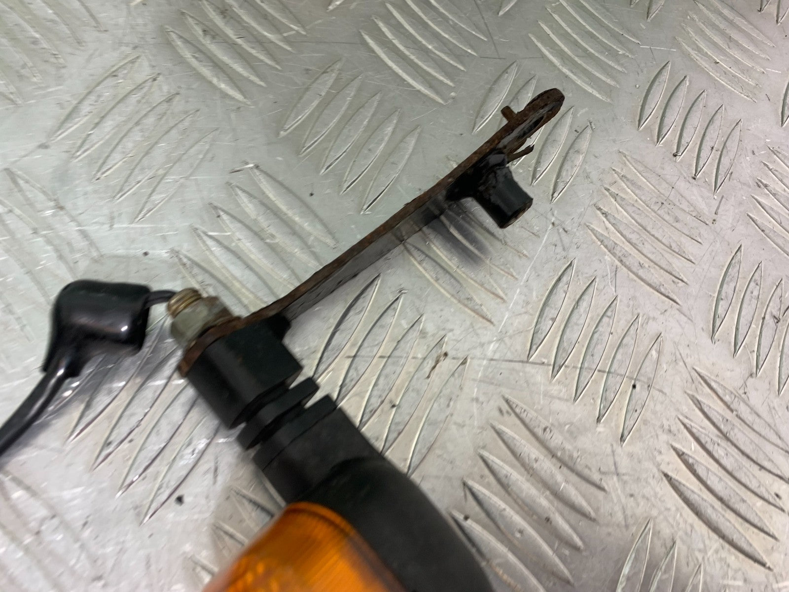 TRIUMPH 955i SPRINT ST REAR INDICATOR   YEAR 1999-04 (CMB1230)