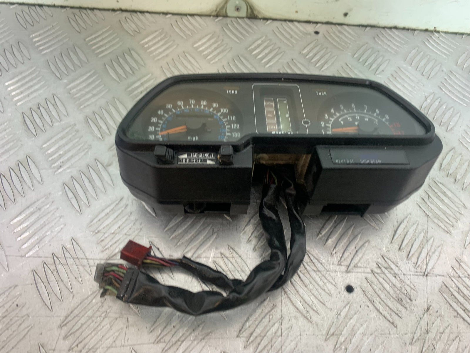 KAWASAKI GT550 GT 550 CLOCKS SPEEDO DASH   YEAR 1989-1994