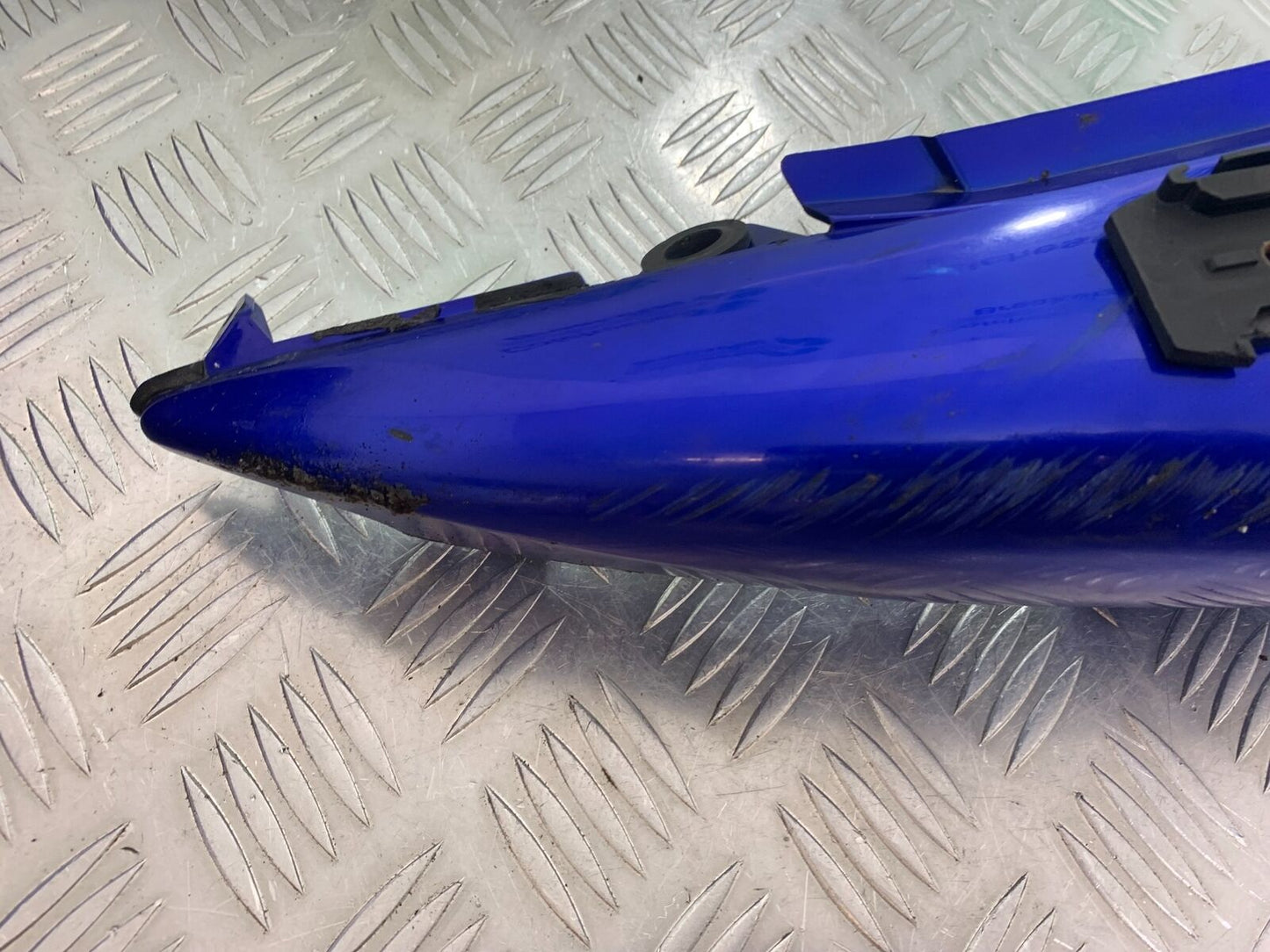 SUZUKI SV650 SV 650 mk1 RIGHT SEAT PANEL   YEAR 1999-2002 (CMB1036)