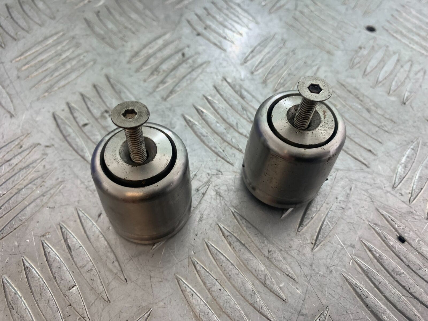 TRIUMPH 955i SPRINT ST BAR END WEIGHTS  YEAR 1999-2004 (CMB1124)