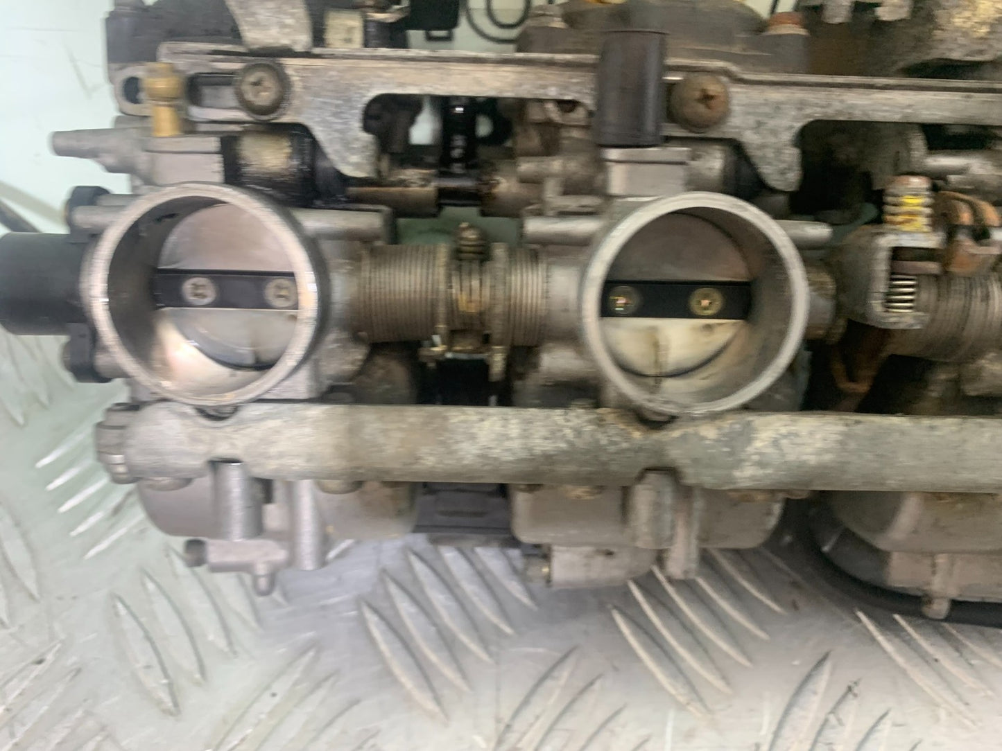 SUZUKI GSX750 INAZUMA CARBS YEAR 1998-2003 (CMB1308)