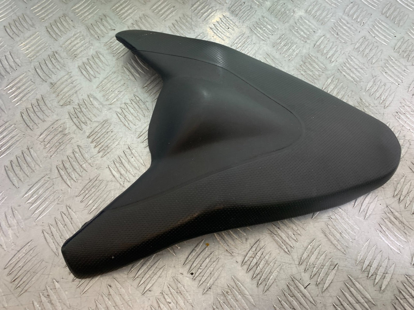 APRILIA TUONO 1000 V4R REAR SEAT YEAR 2011-13  (CMB1316)