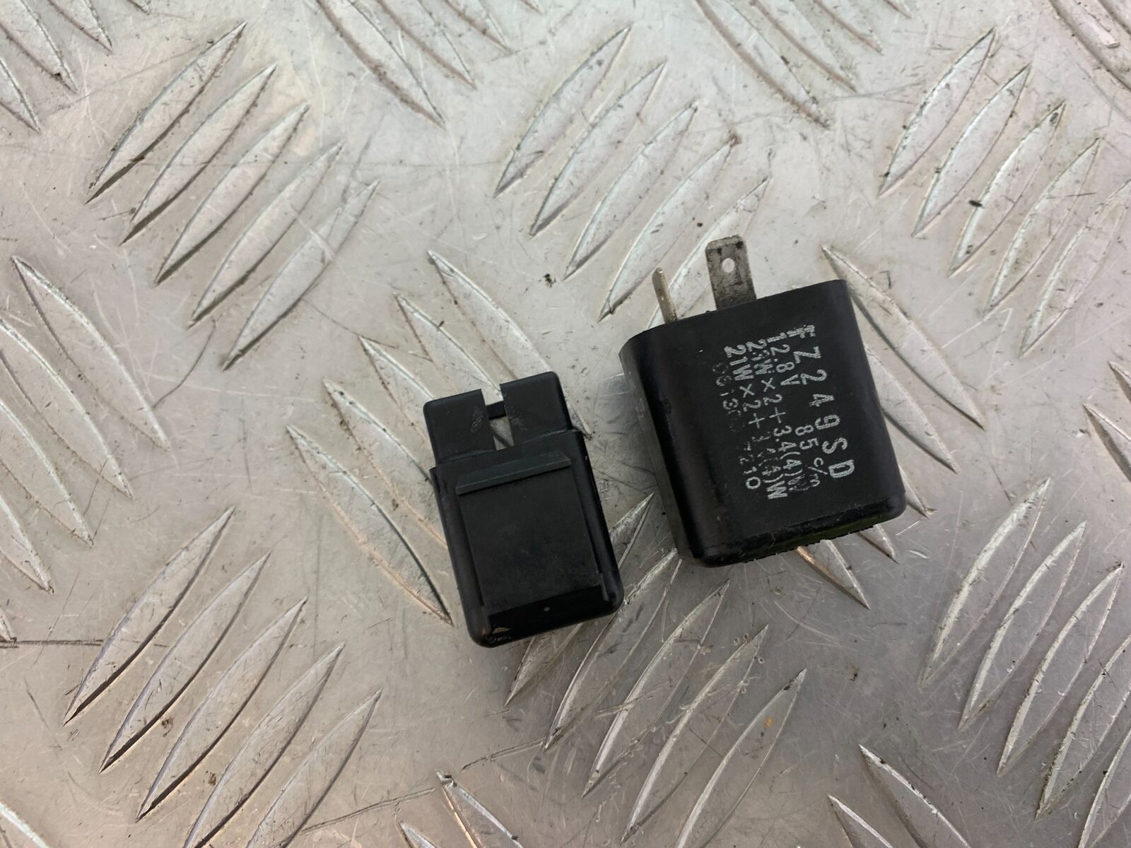 SUZUKI VS1400 VS 1400 INTRUDER RELAYS  YEAR 1988 (CMB1077)