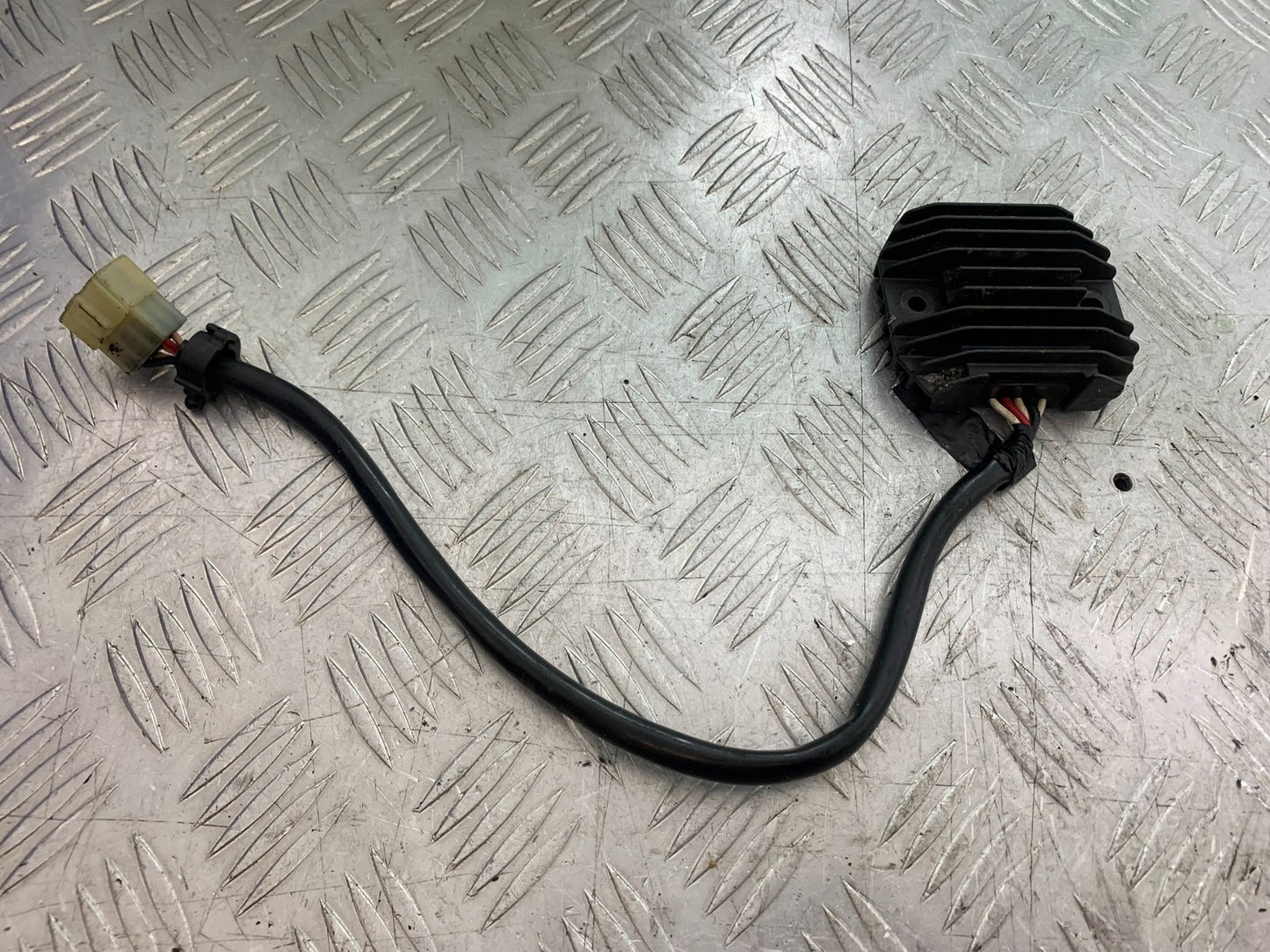 YAMAHA FZS1000 FAZER REGULATOR  YEAR 2001-05 (CMB1275)