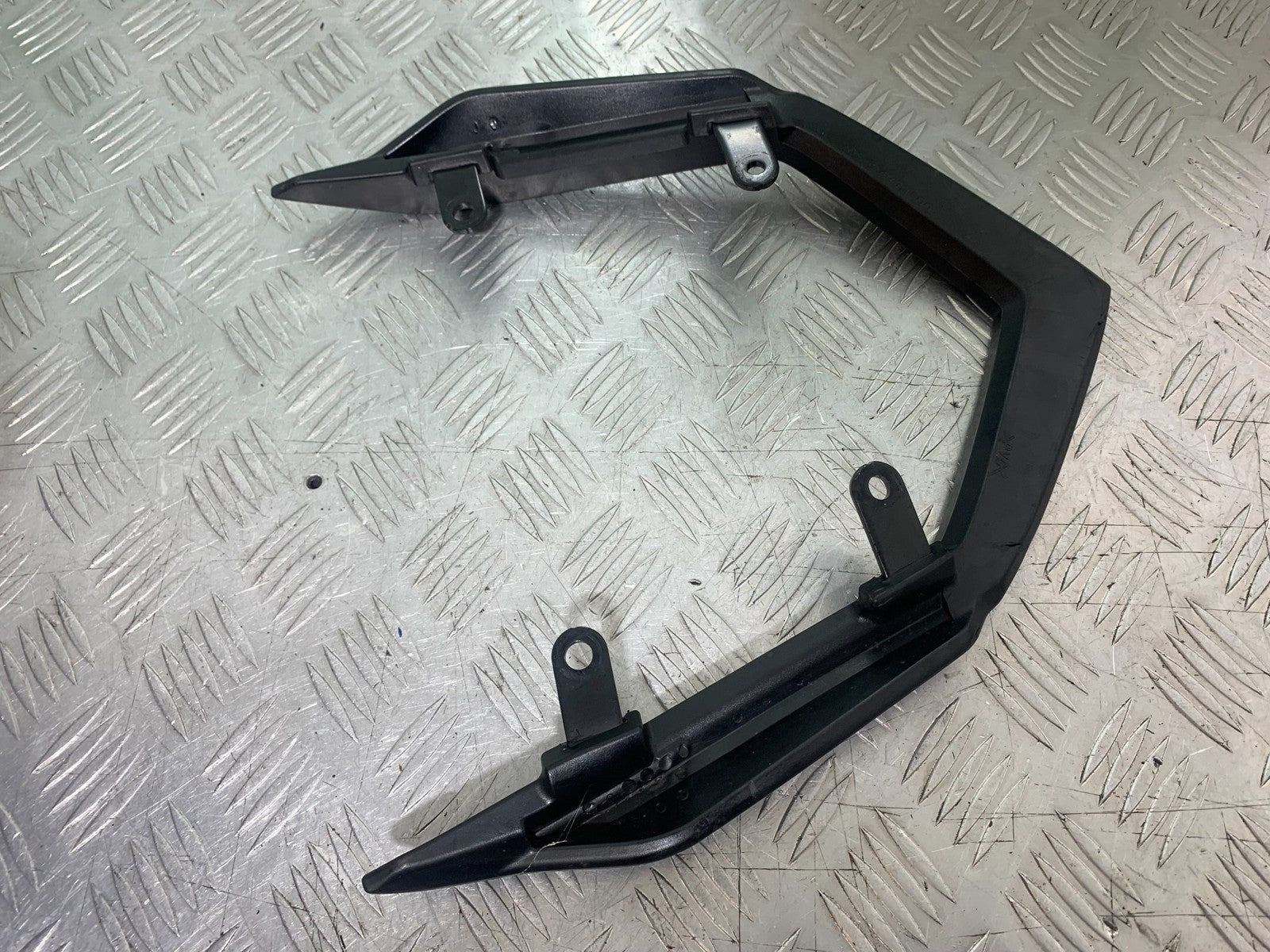 YAMAHA XJ6 XJ6-S GRAB RAIL  YEAR 2009-2015  (CMB1212)