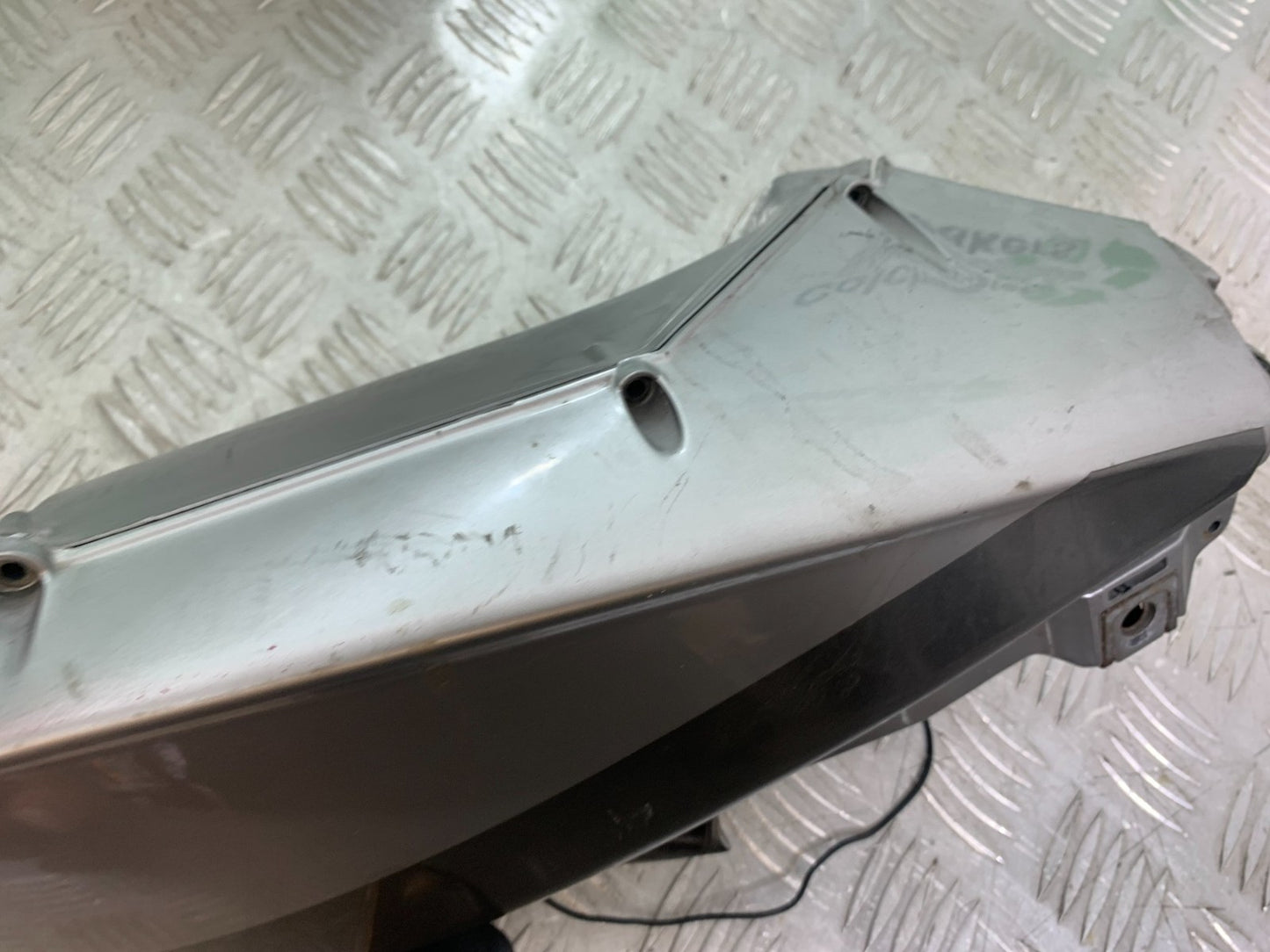 APRILIA RSV1000 RSV 1000 MILLE RIGHT AIR TUBE   1998- 2003 (CMB1184)