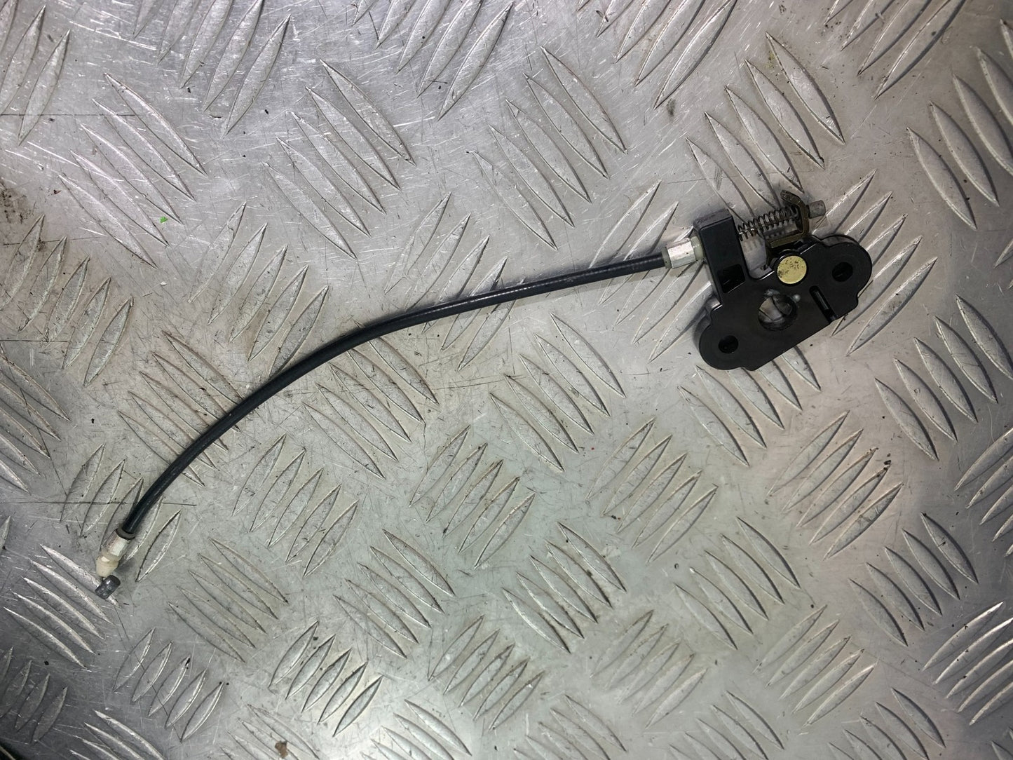 KAWASAKI ZX9R ZX9 E1 SEAT CATCH AND CABLE  YEAR 2000-01 (CMB1171)