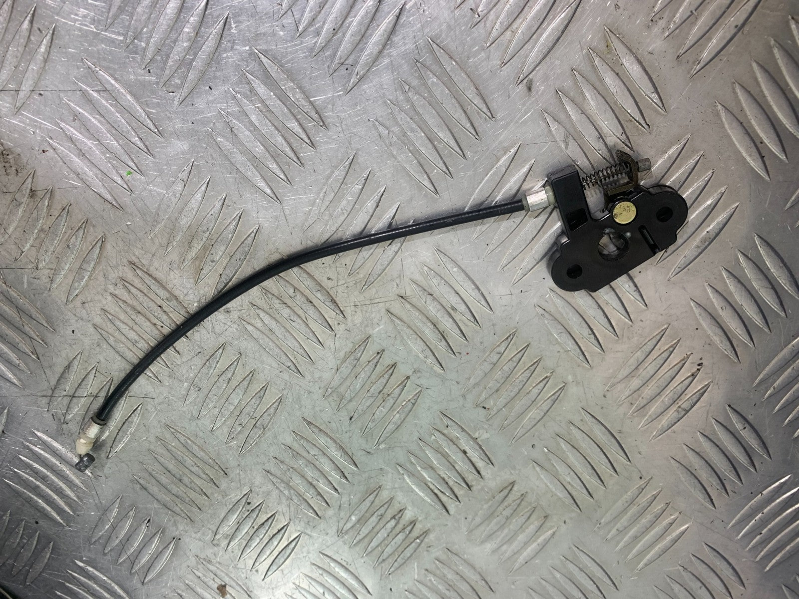 KAWASAKI ZX9R ZX9 E1 SEAT CATCH AND CABLE  YEAR 2000-01 (CMB1171)