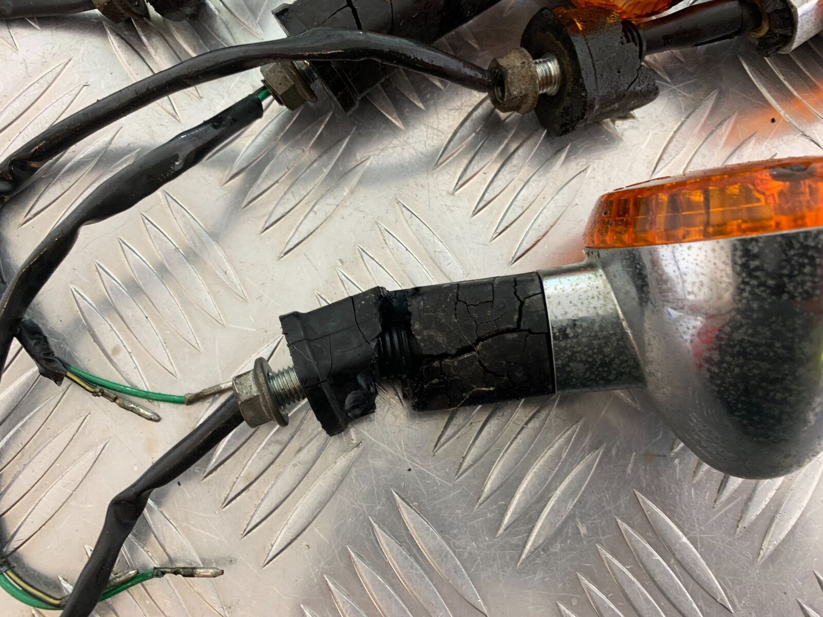 KAWASAKI ZR 750 ZEPHYR 4 X INDICATORS (DAMAGED) YEAR 1991-95 (CMB1008)