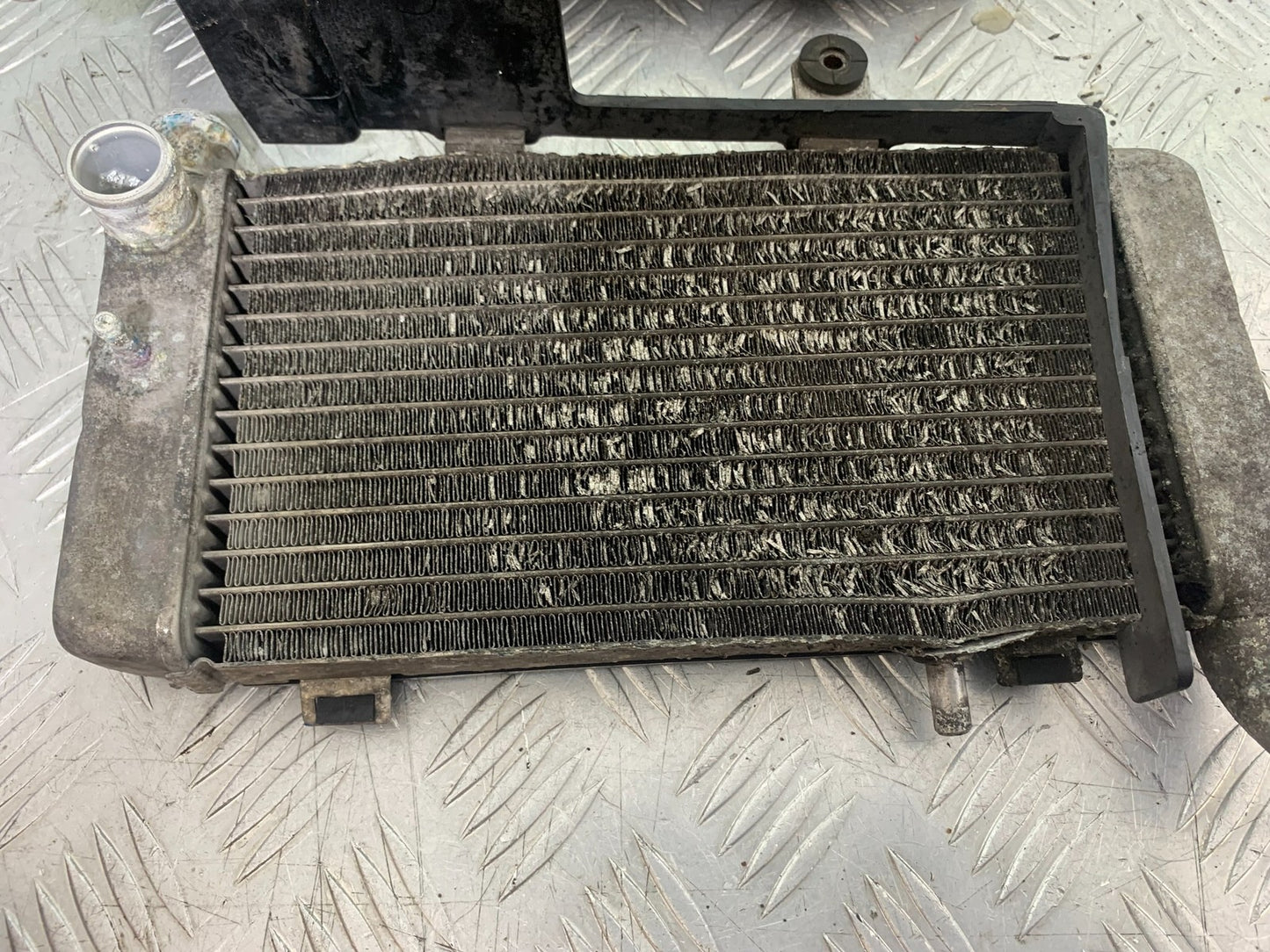 HONDA VFR800 PRE V-TEC LEFT AND RIGHT RADIATORS   YEAR 1998-2001 (CMB1233)